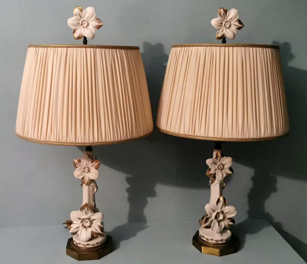 Art nouveau Paire de lampes françaises en porcelaine couleur ivoire et or pur Art Noveau en vente