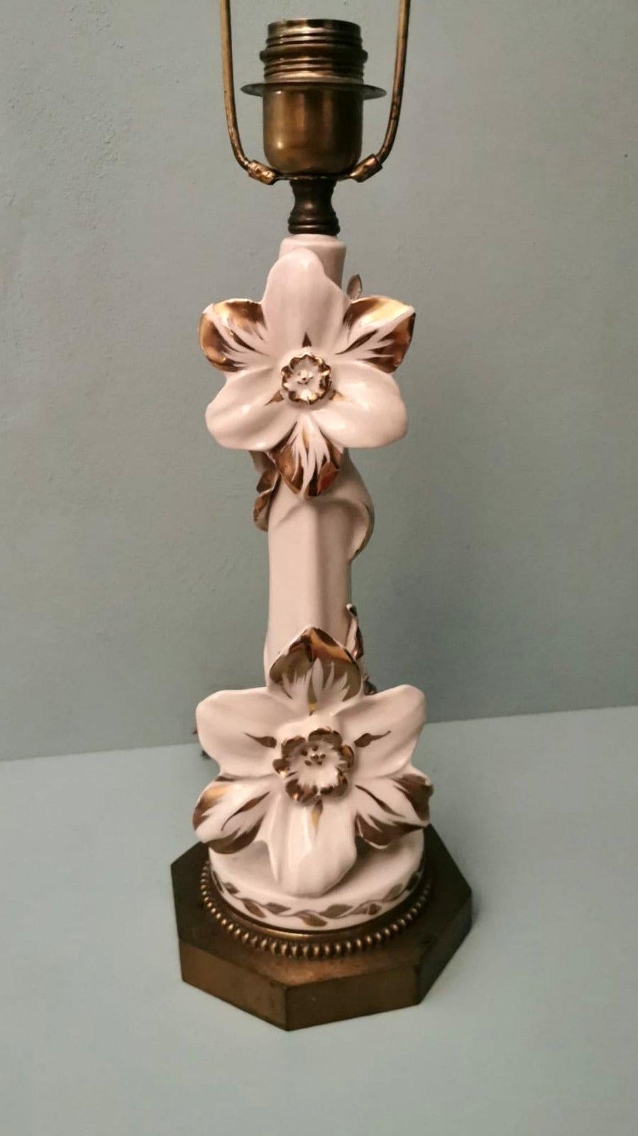Paire de lampes françaises en porcelaine couleur ivoire et or pur Art Noveau en vente 1