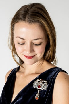 Broche Art Noveau de plata y granate de Bernard Hertz