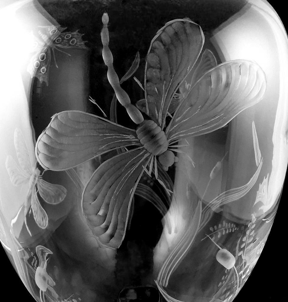 Art Noveau Style Large Crystal Vase Engraved With Butterflies And Dragonflies For Sale 4
