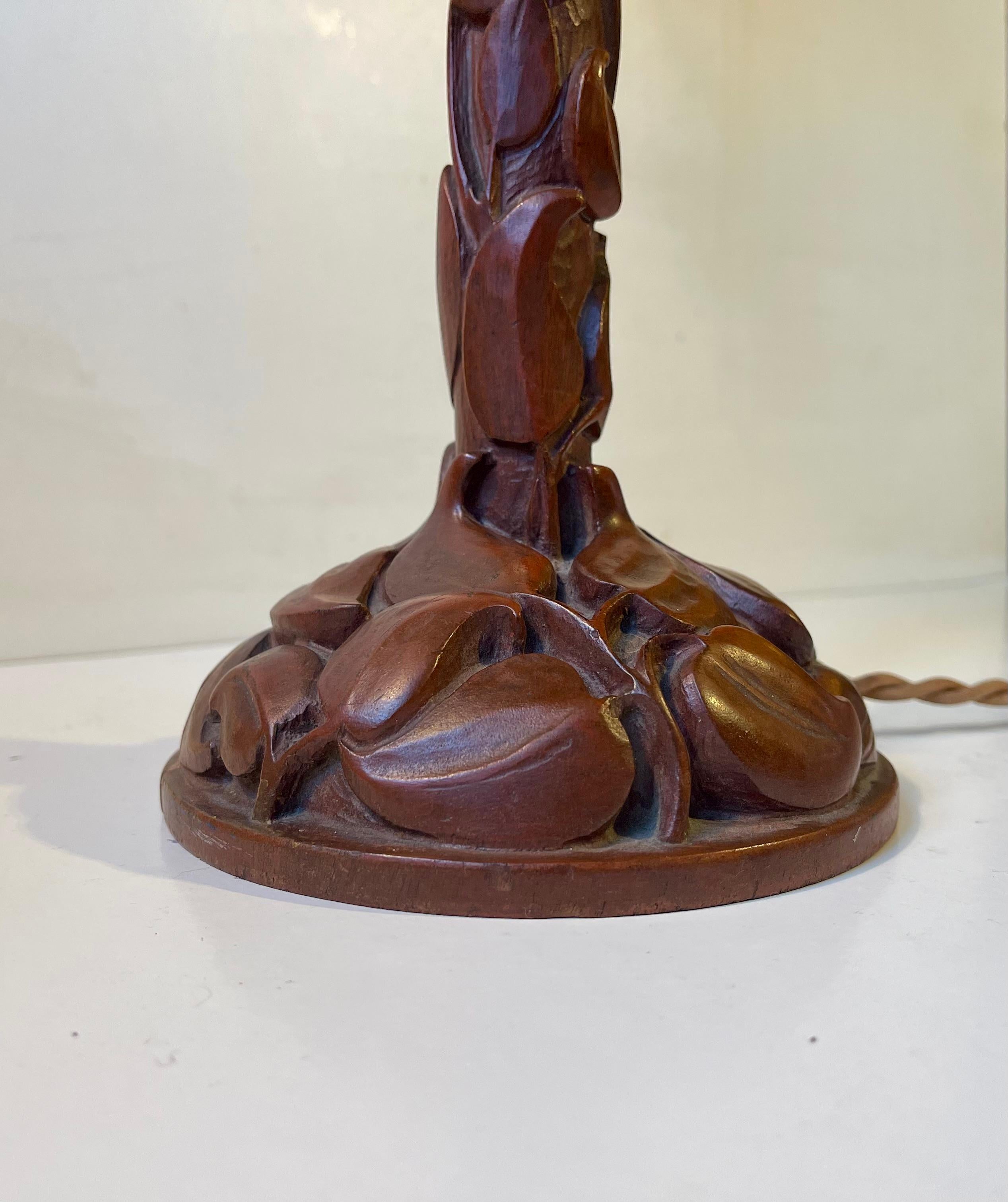 Art Noveau 'Tree Trunk' Table Lamp carved with Leaves, 1920s For Sale 1