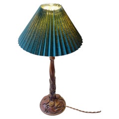Art Noveau „Baumtruhe“ Tischlampe „Tree Trunk“ mit geschnitzten Blättern, 1920er Jahre