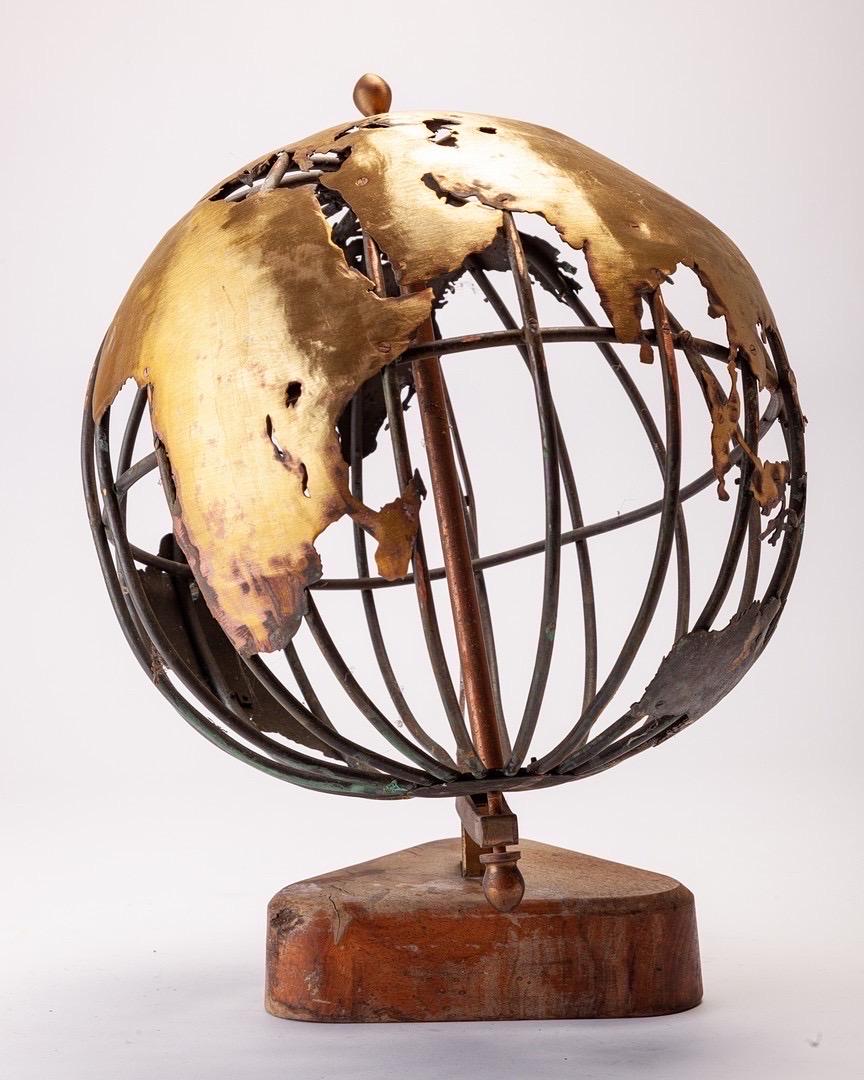 Art Object: “Terrestrial Globe” wrought iron,  brass and teak, France 1950ies In Good Condition For Sale In Basel, BS