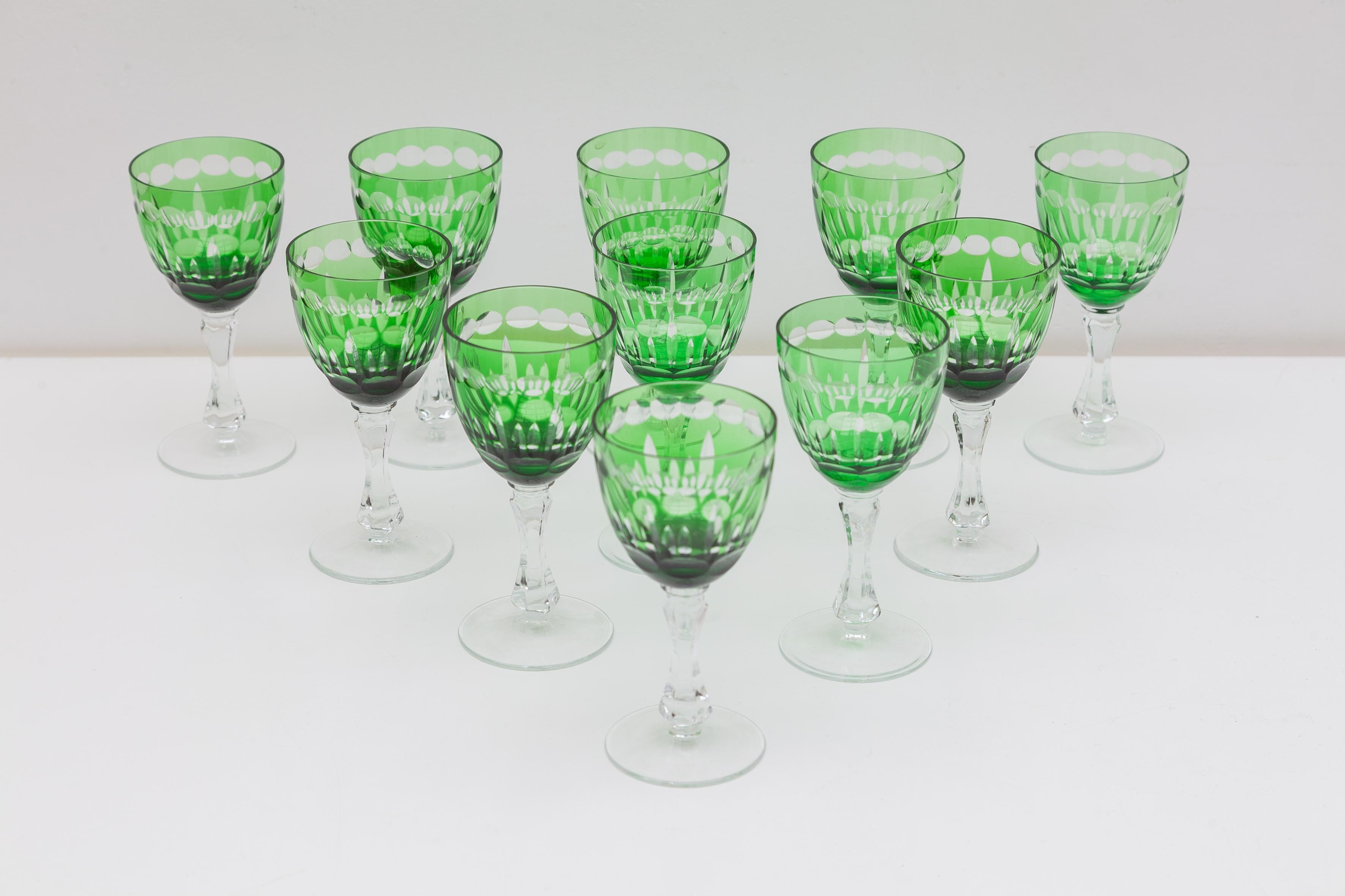 Vintage midcentury barware set. Faceted crystal goblets in green and clear glass. Perfect for cocktails or serving wine. Set of eleven pieces all in perfect condition, no chips.