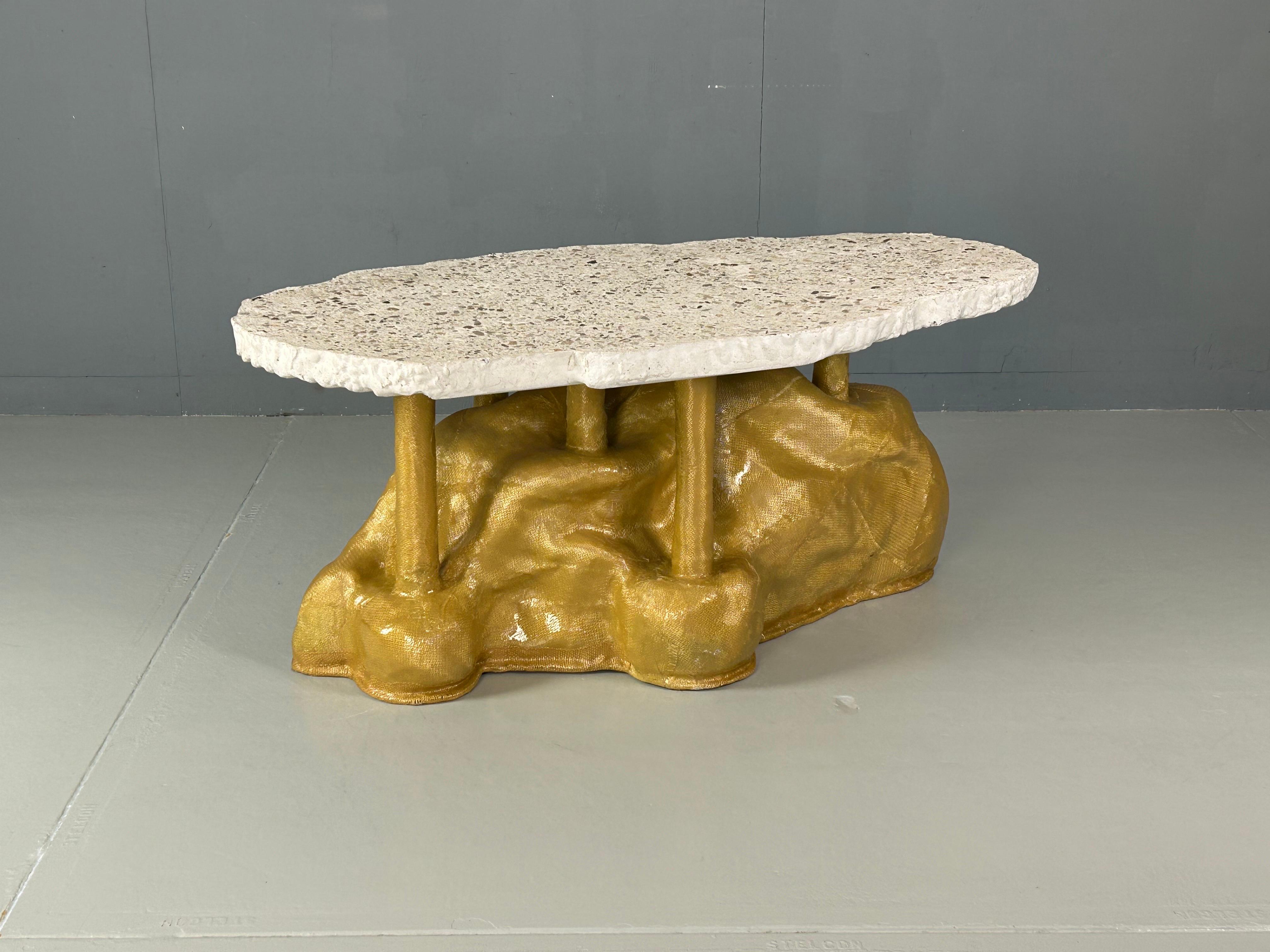 Pieza de arte Mesa de centro Kevlar y hormigón Holandés en venta