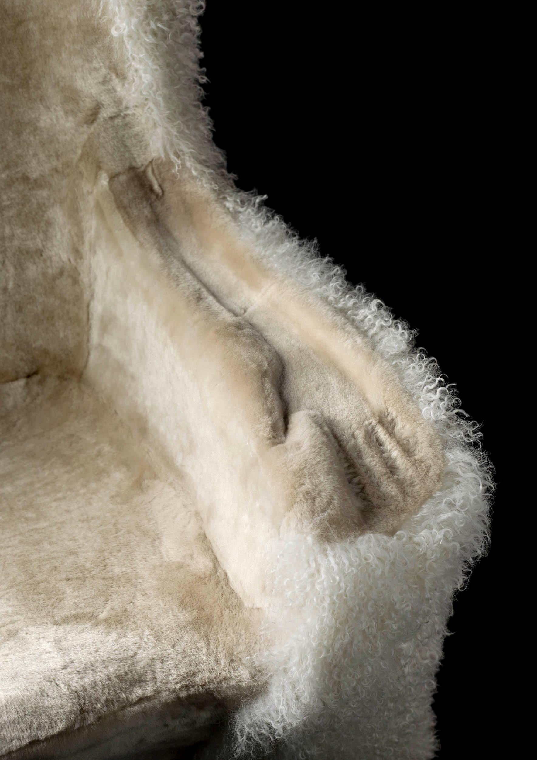 XXIe siècle et contemporain Fauteuil Salvador Dali « Invisible Personage » en peau de mouton, édition limitée en vente