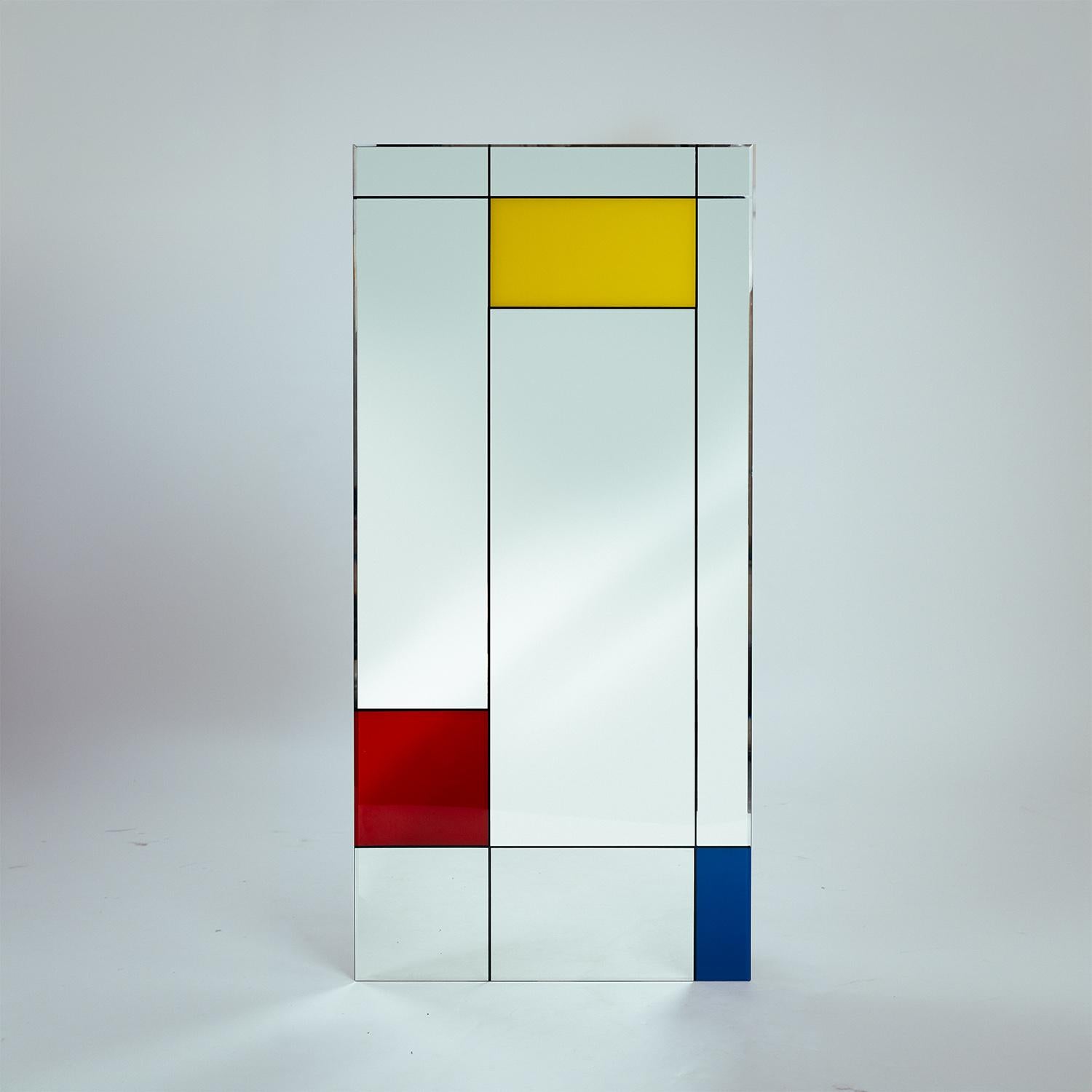 Grande e rarissimo specchio alla maniera di Piet Mondriaan della vetreria italiana Rimadesio.
Itlay, anni '80
Misura 157 cm x 86 cm x 2 cm
Può essere appeso in verticale o in orizzontale. Un pezzo raro e accattivante.

In buone condizioni generali,