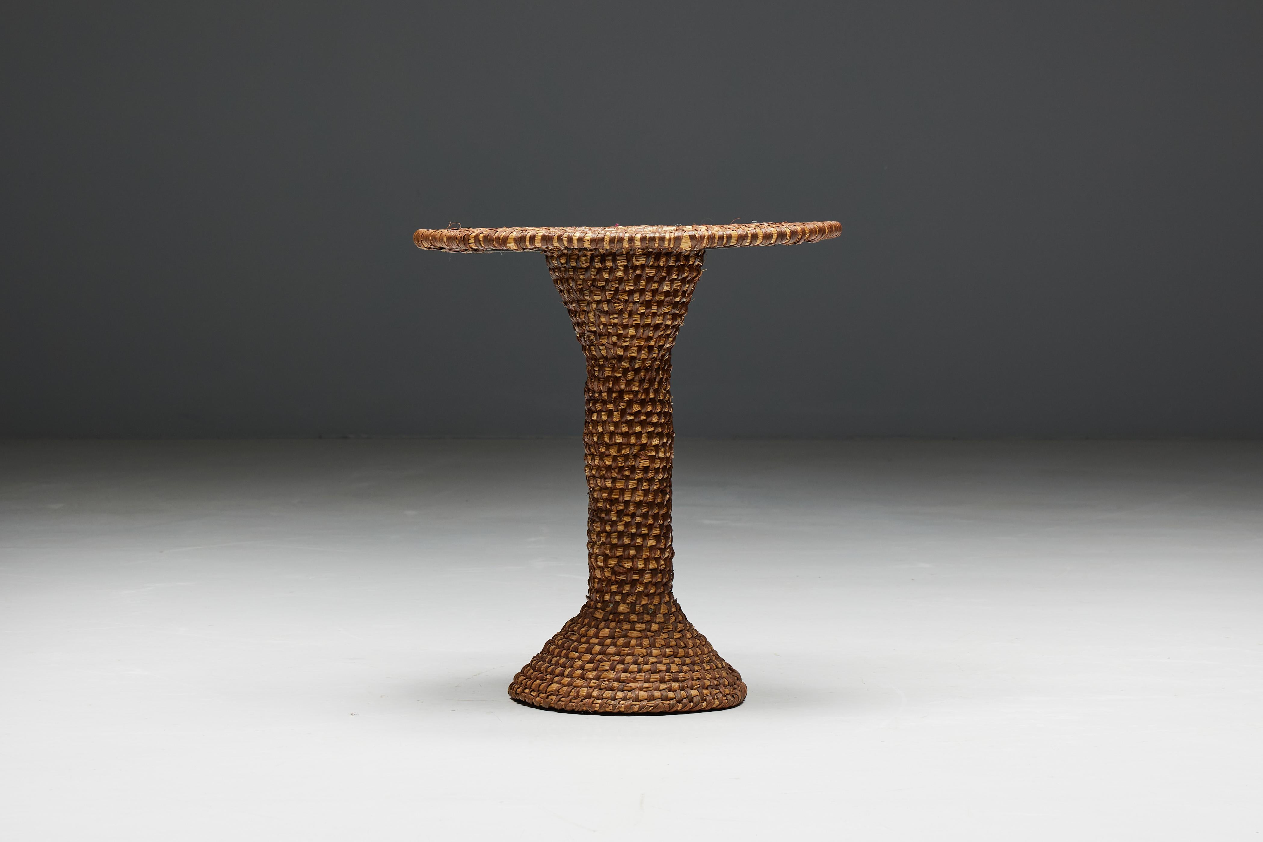 Paille Table d'appoint Art Populaire en paille de Rye, France, début du 20e siècle  en vente