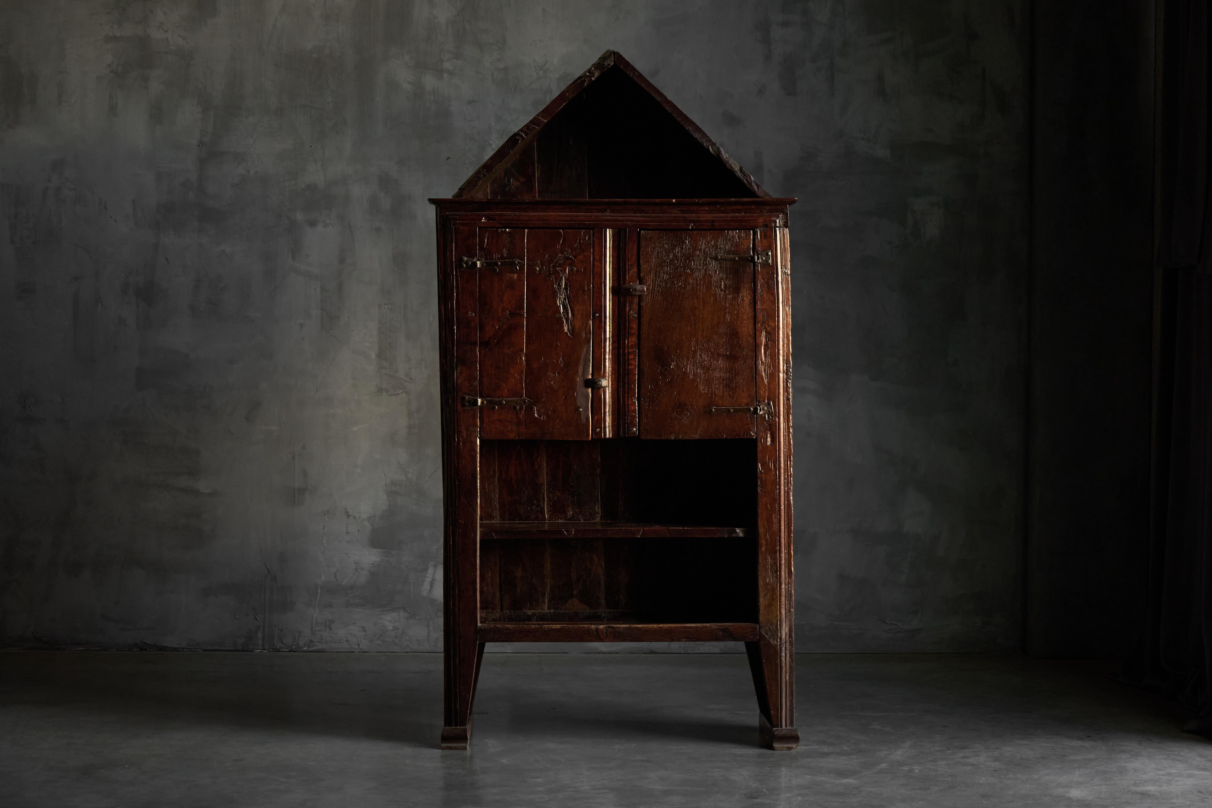 Credenza vernacolare Art Populaire, Francia, XIX secolo In condizioni buone in vendita a Antwerp, BE