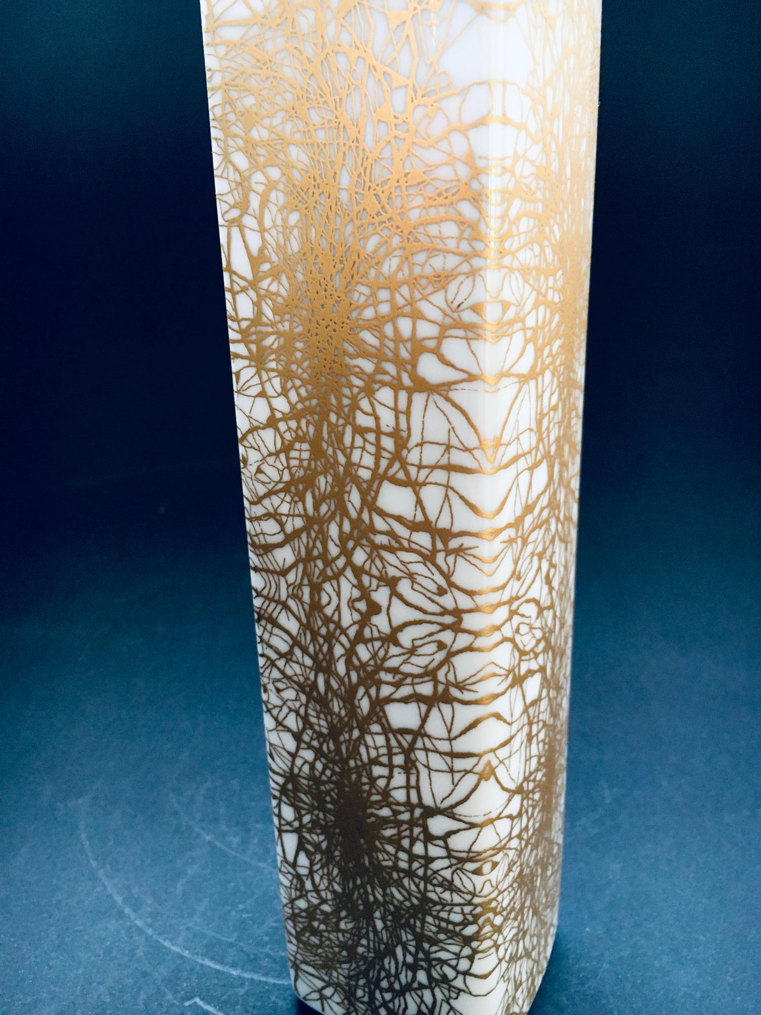 Abstrakte Vase aus Kunstporzellan mit Goldmuster von Heinrich & Co Selb Bavaria, Deutschland  im Angebot 1