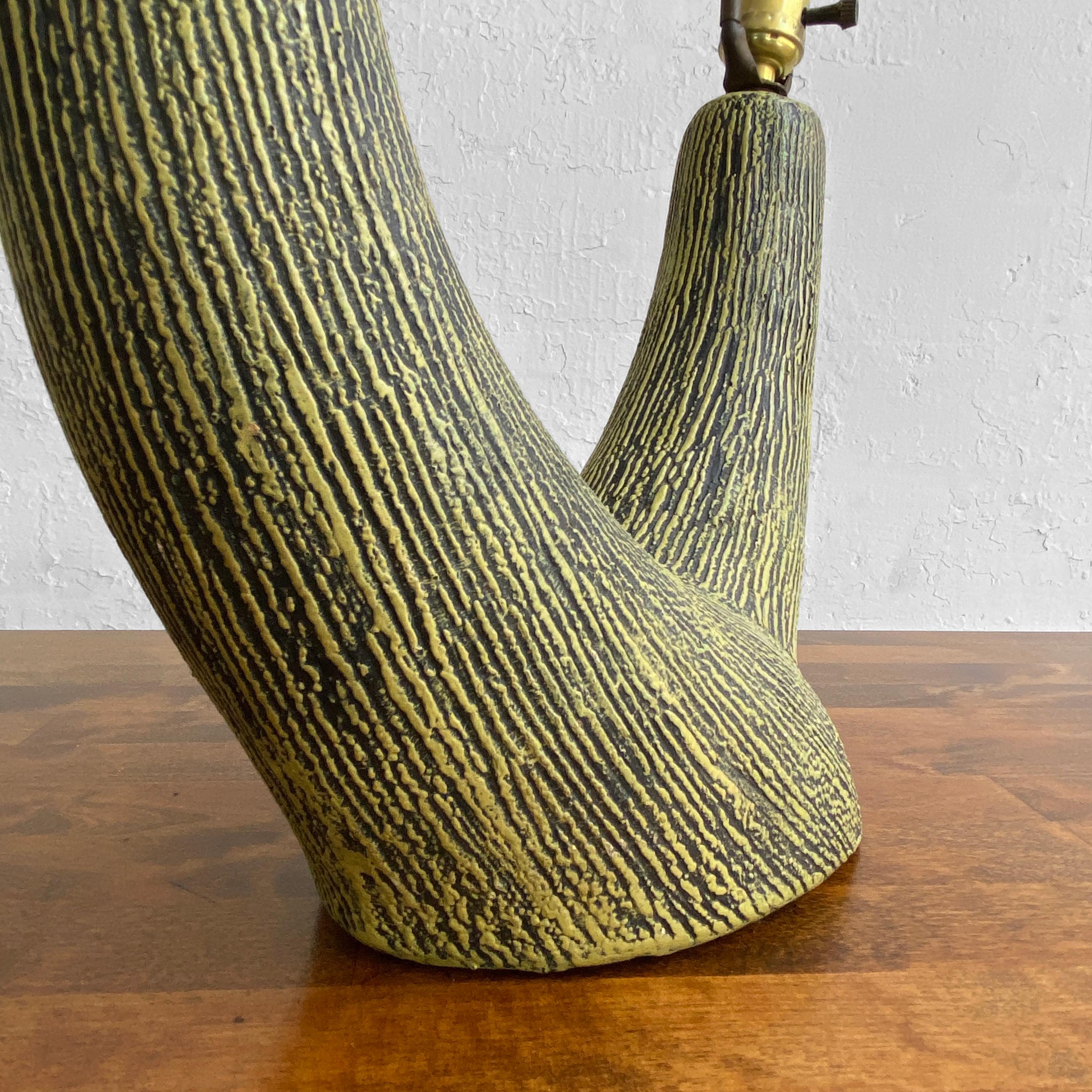 Américain Lampe de bureau à double branche en poterie d'art par Kelby  en vente