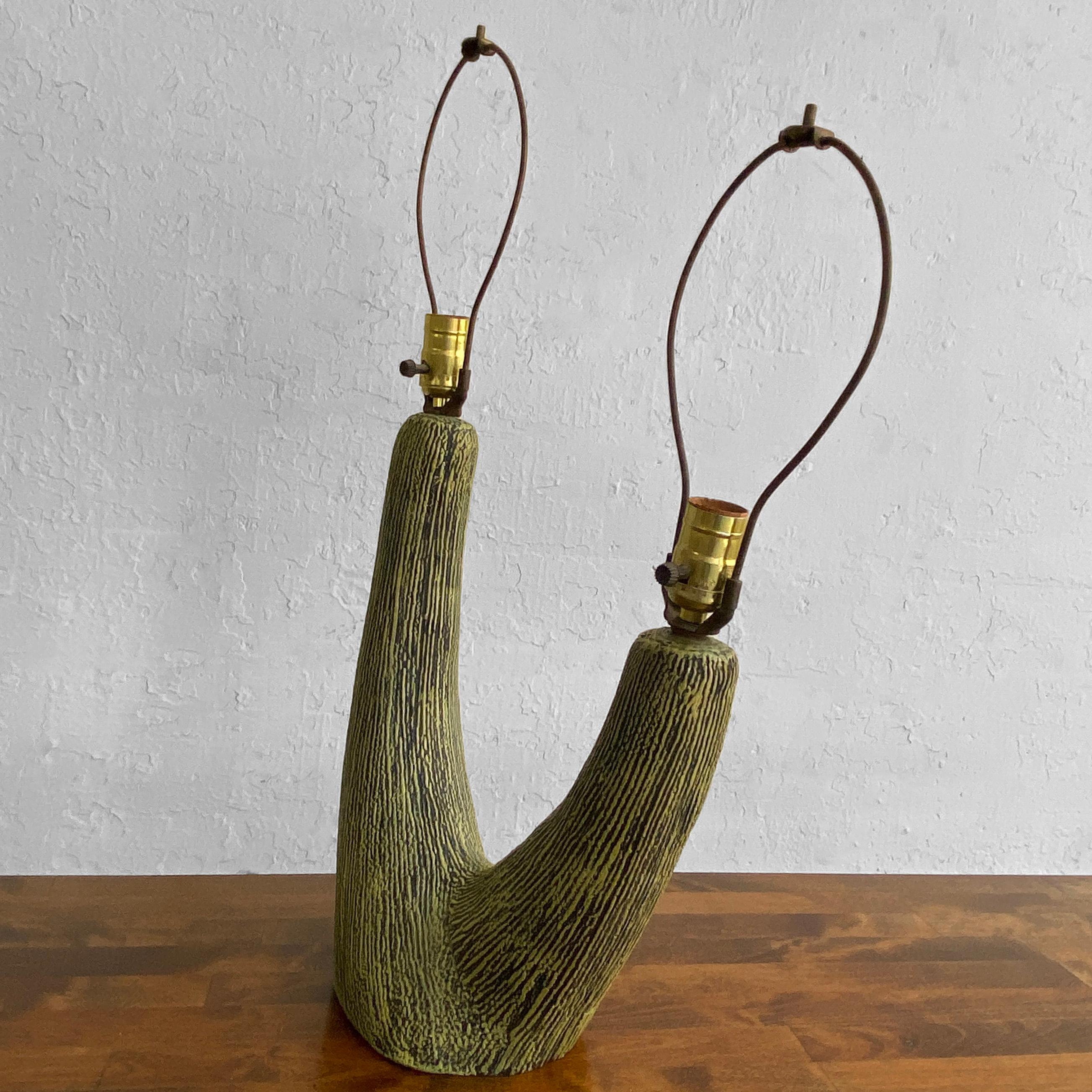 Doppelreihige Kunstkeramik-Tischlampe von Kelby  (20. Jahrhundert) im Angebot