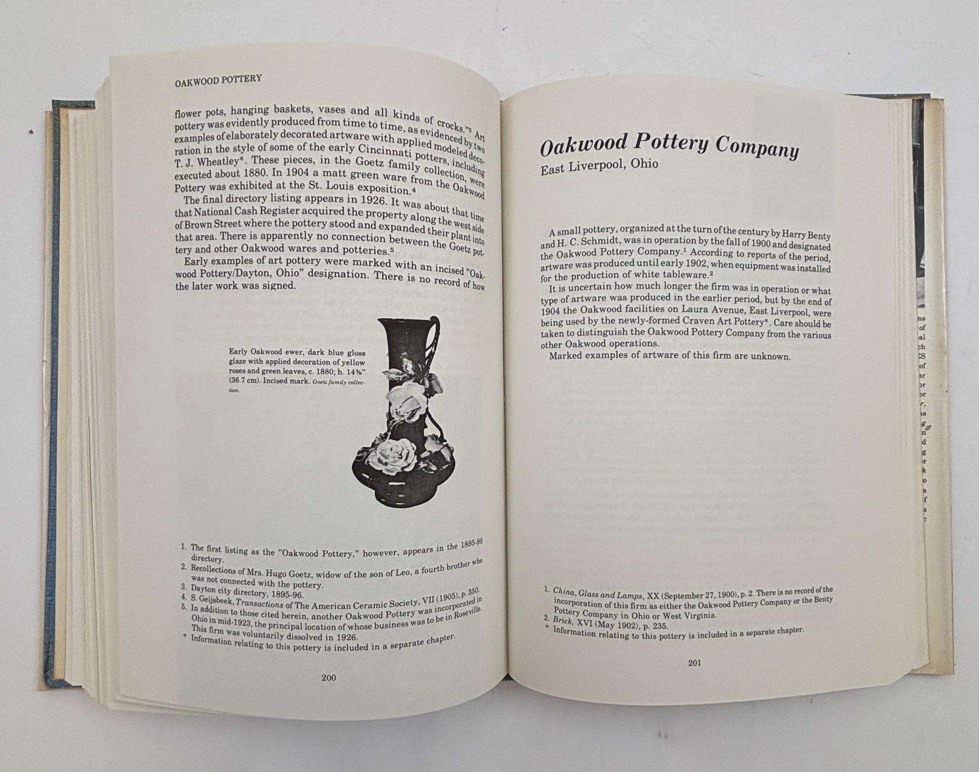 Art Pottery of the United States: An Encyclopedia of Producers and Their Marks For Sale 3