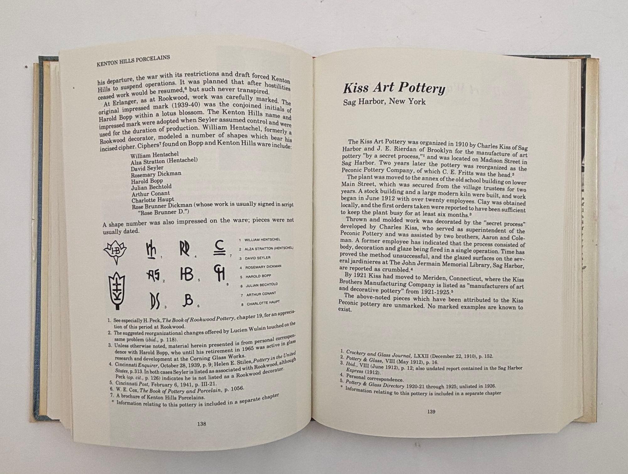 Art Pottery of the United States: An Encyclopedia of Producers and Their Marks For Sale 2