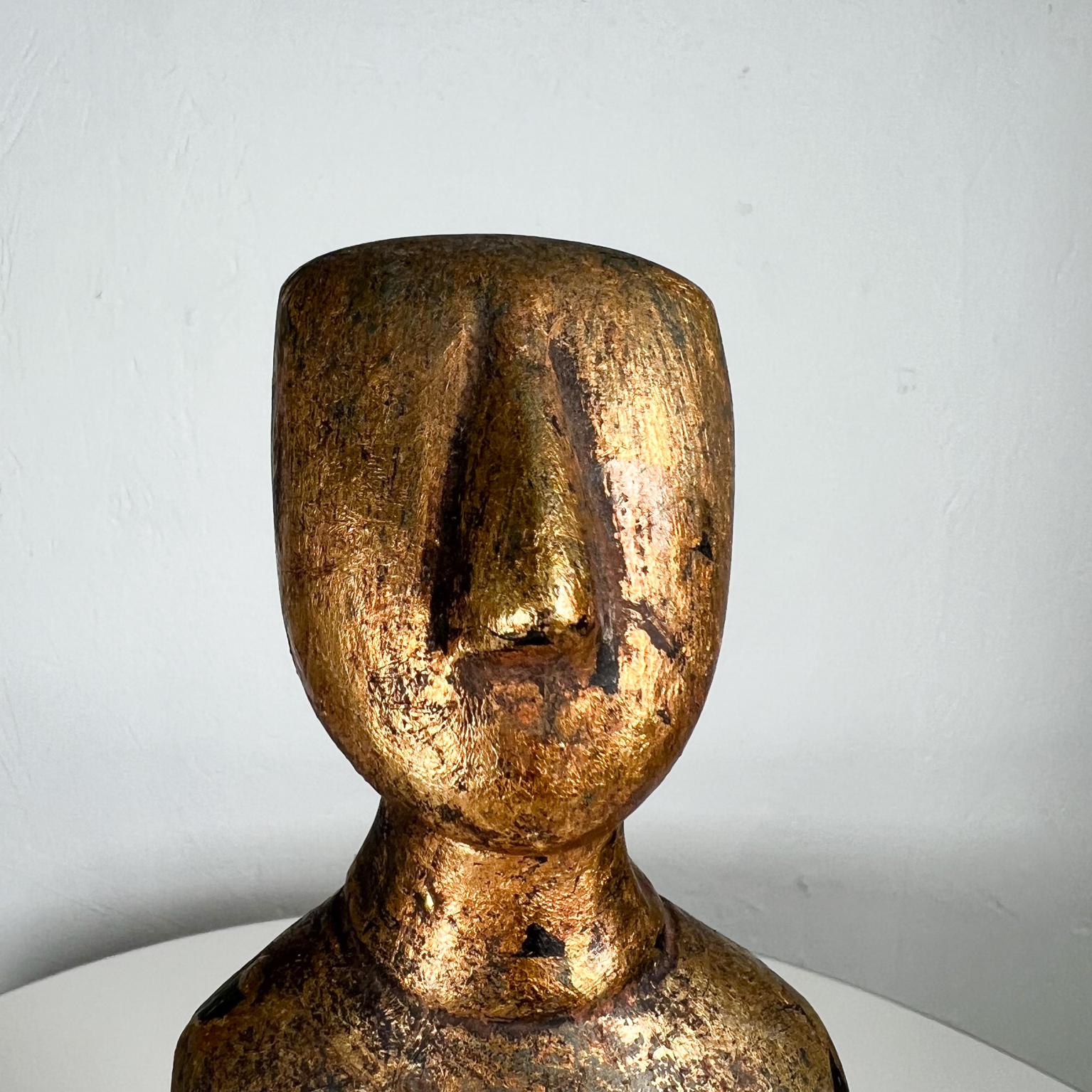 Art Sculpture Golden Oscar Cycladic Figurine.
Maesures: 11.88 tall x 3.5 width x 2 depth.
Preowned original vintage condition.
Refer to images provided.
 