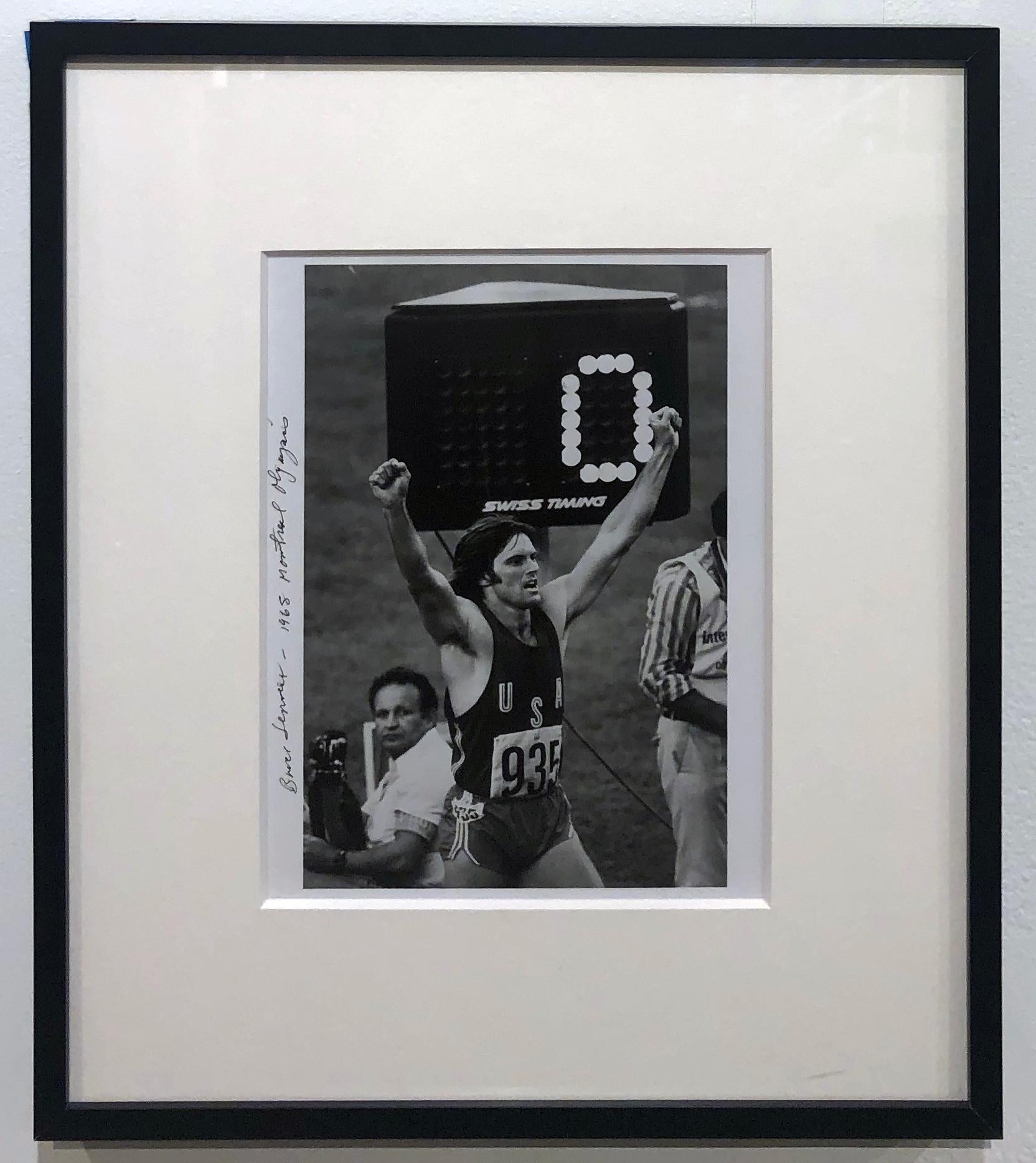 Caitlyn Bruce Jenner, Jenner olympiques de Montréal, 1976, photographie encadrée en noir et blanc - Photograph de Art Shay