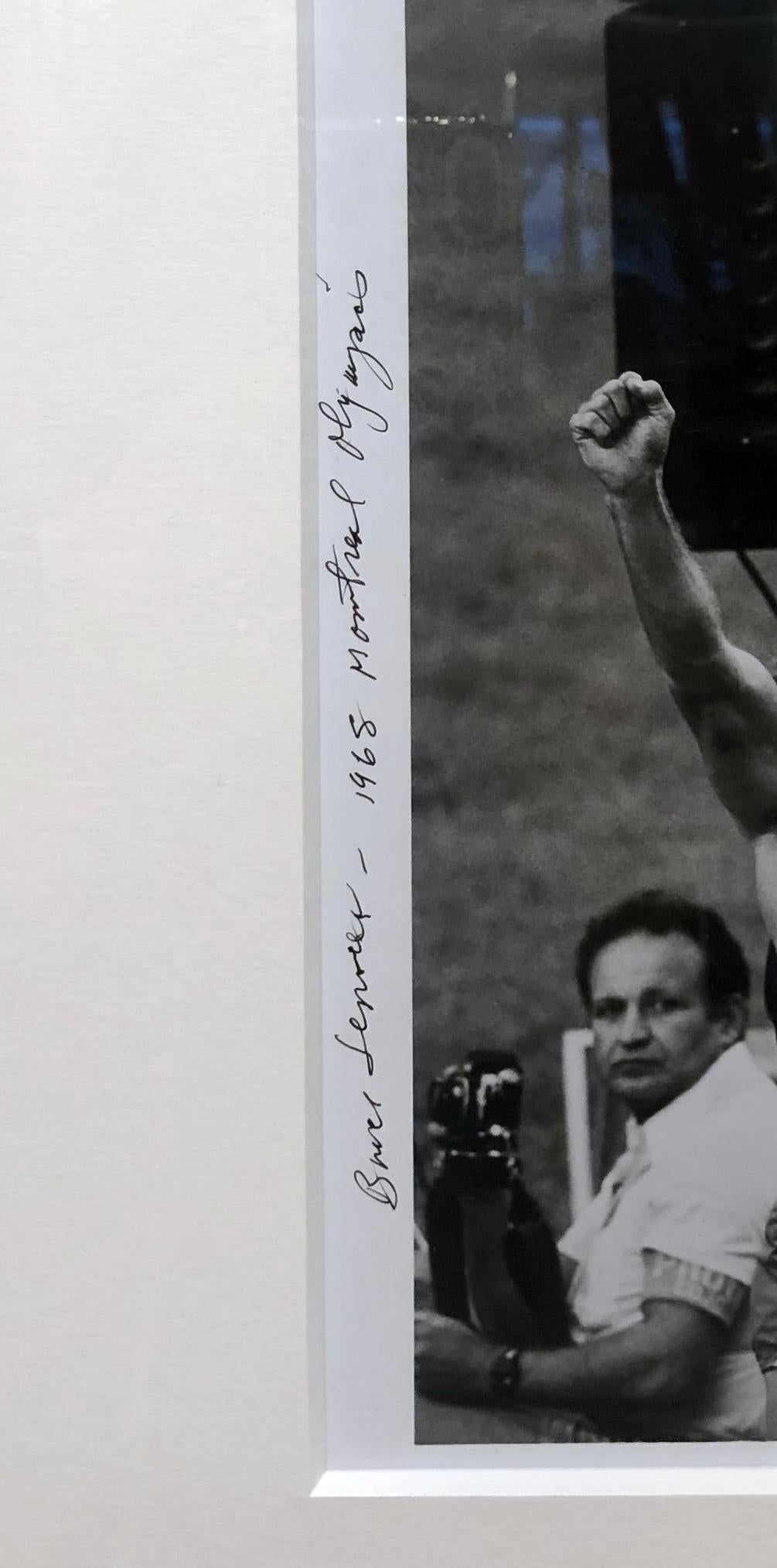 Caitlyn Bruce Jenner, Olympische Spiele in Montreal 1976, Schwarz-Weiß-Fotografie gerahmt (Zeitgenössisch), Photograph, von Art Shay