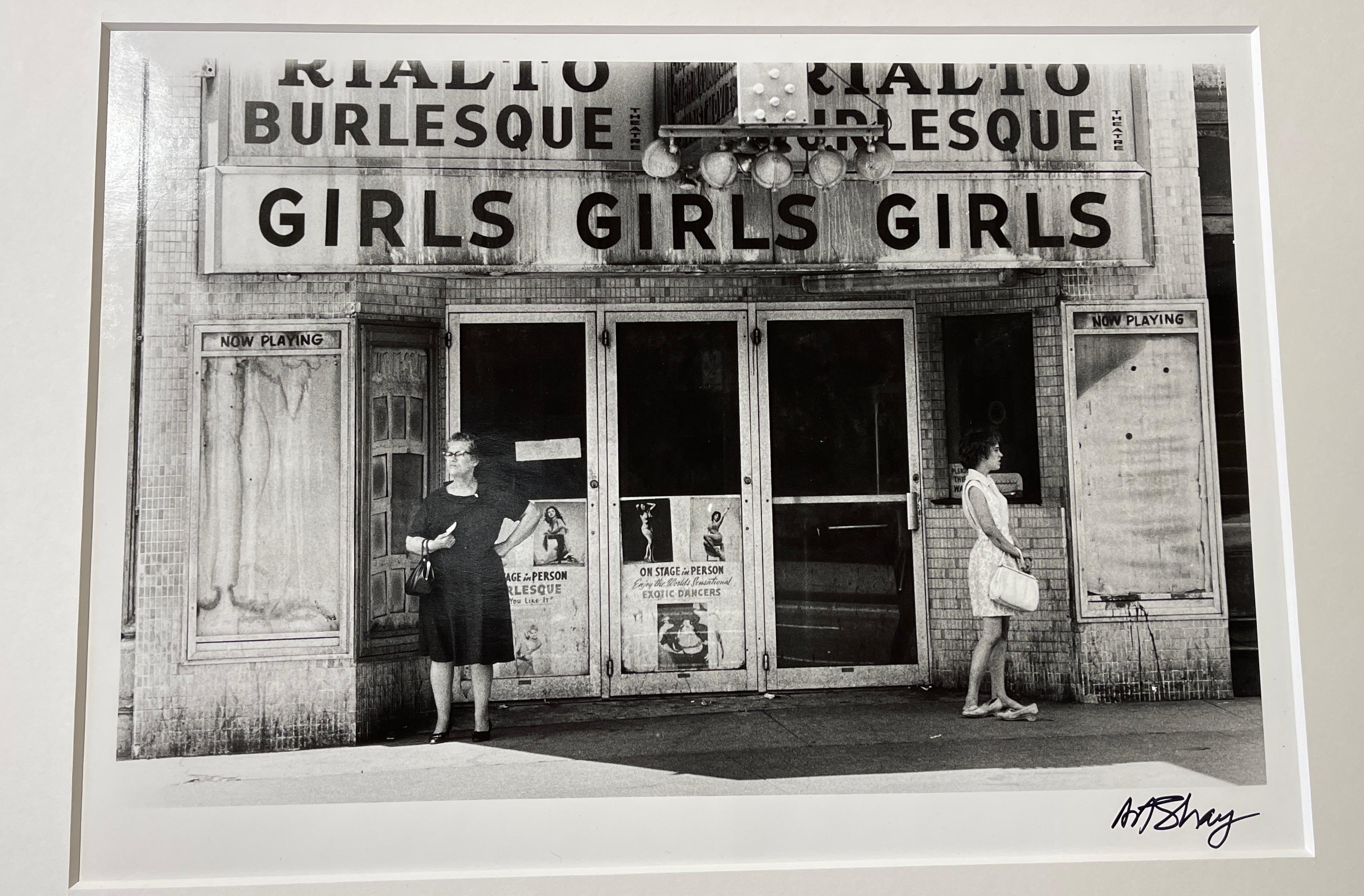 Girls Girls, State St. Strip Joint Near Death, Chicago, 1966 - Gris Black and White Photograph par Art Shay