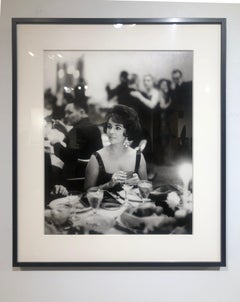Liz Taylor at the Pump Room, Chicago 1960 - Black and White Photograph, Art Shay