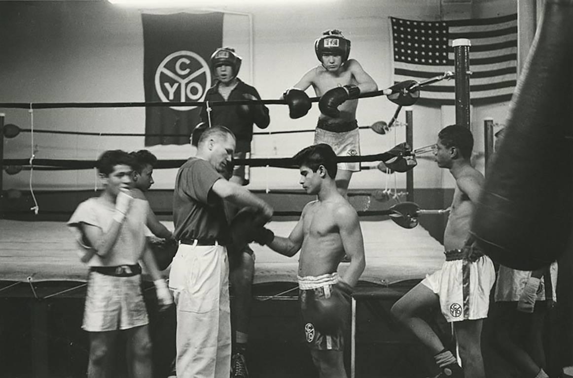 Figurative Photograph Art Shay - « Man of Steel » Tony Zale Coaches CYO Youth, 1950, signé, photo en noir et blanc