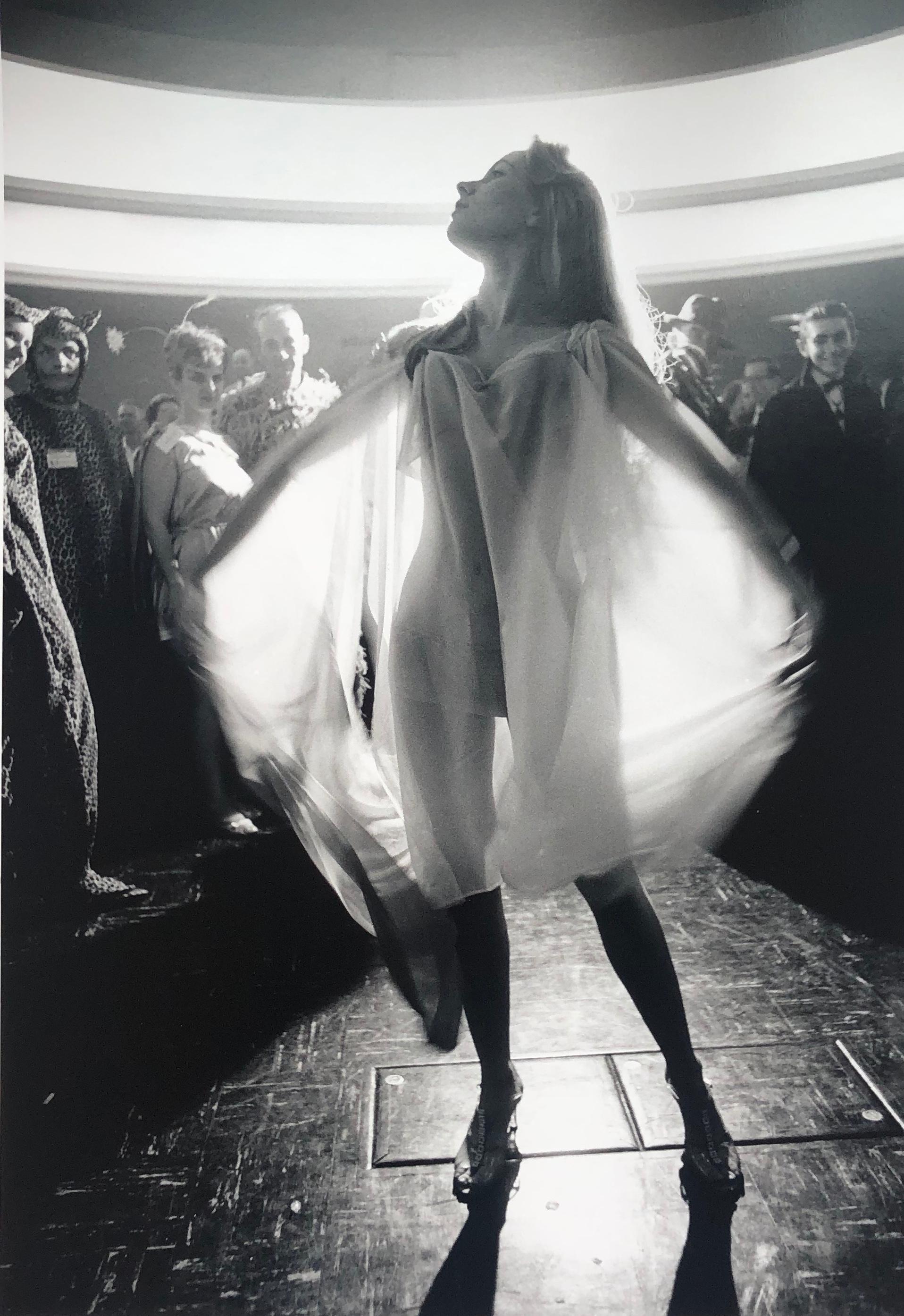 Woman in Sheer Dress, Silver Gelatin Schwarz-Weiß-Fotografie von Art Shay