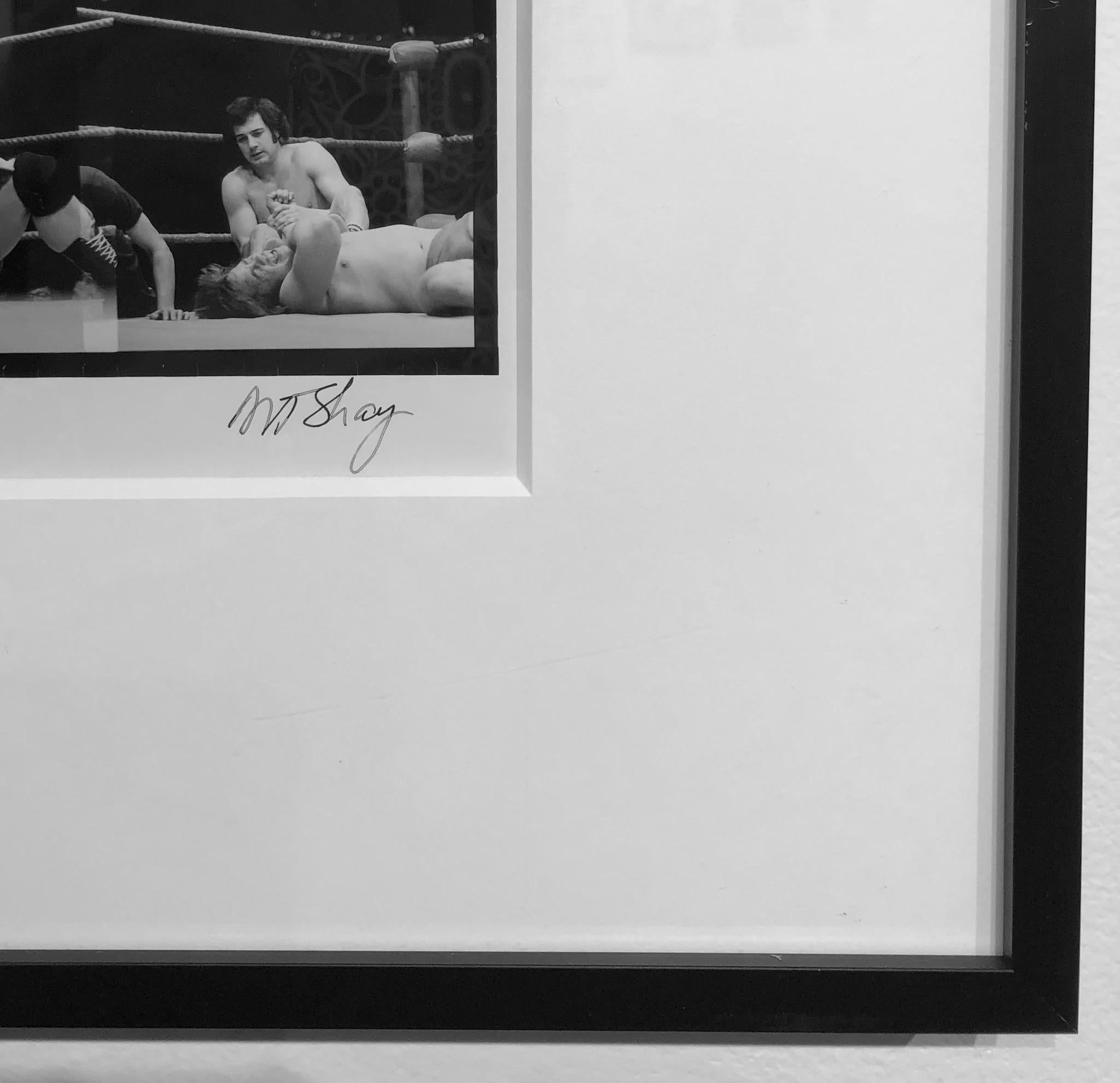 Wrestling Action, 1975, Schwarz-Weiß-Foto, mehrere Rahmen, gerahmt und signiert (Zeitgenössisch), Photograph, von Art Shay