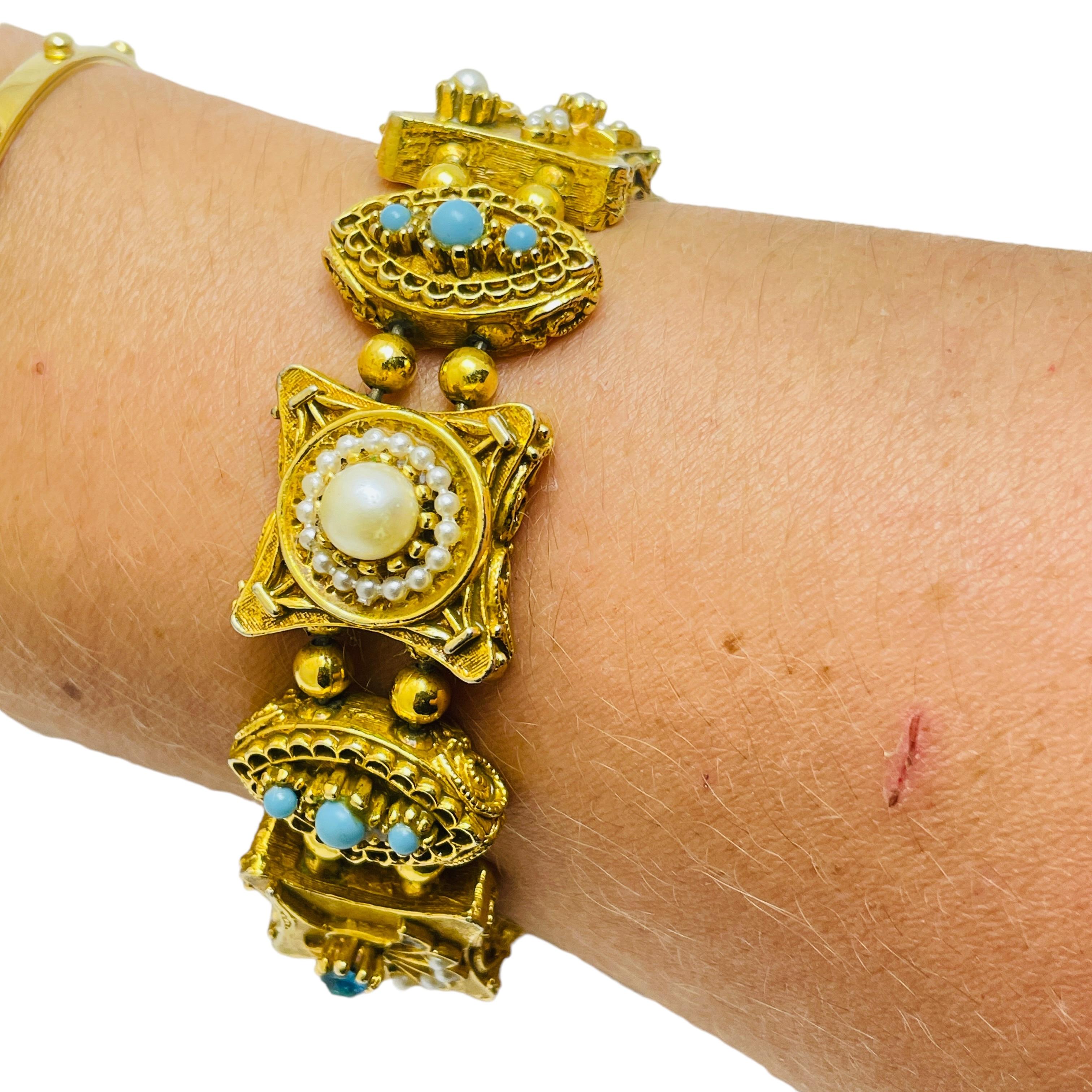 ART bracciale vintage firmato con perle finte in oro e turchese in vendita 1