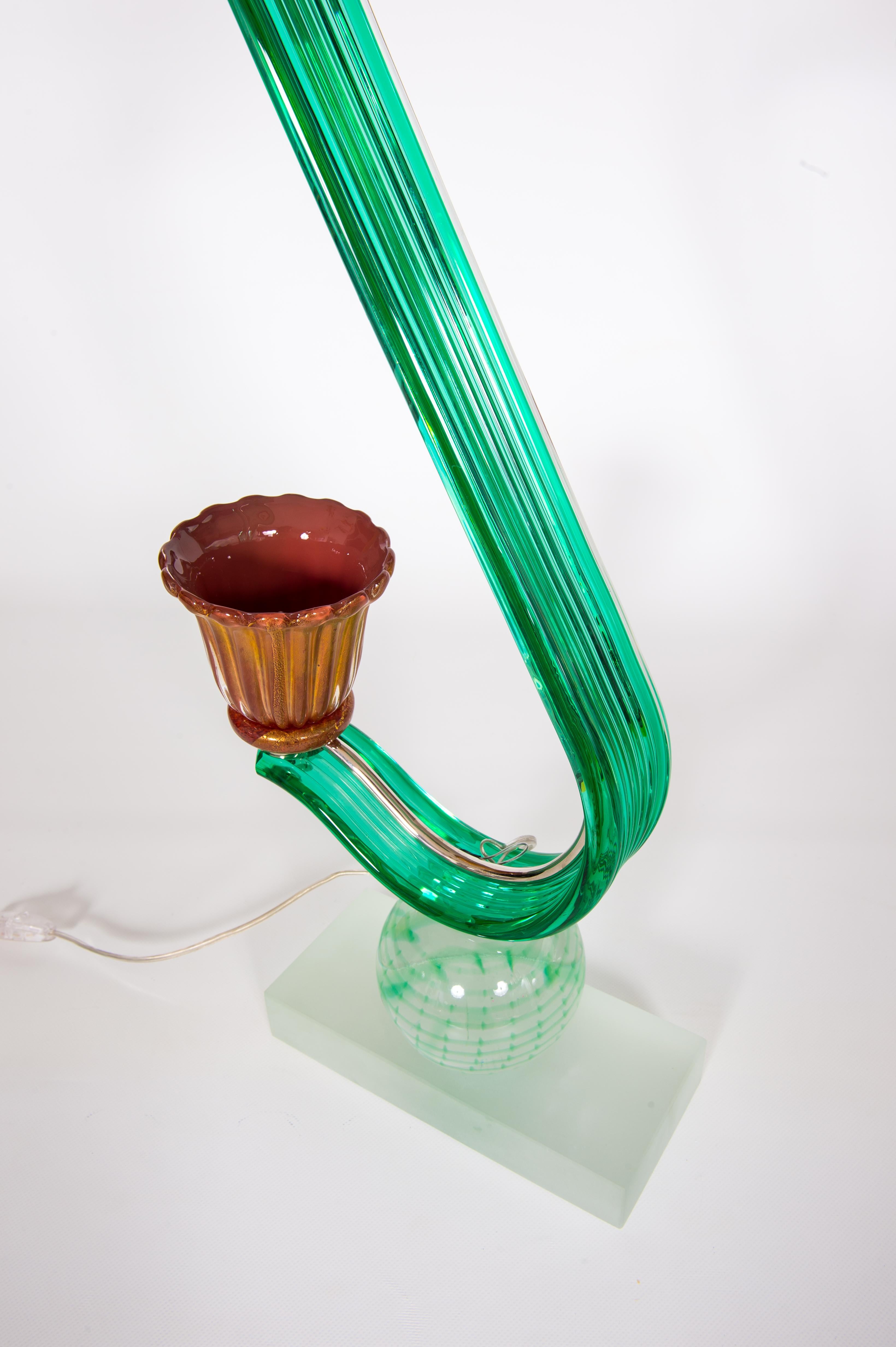 Lampe de bureau d'art en cristal vert et verre de Murano de couleur corail, contemporaine en vente 1