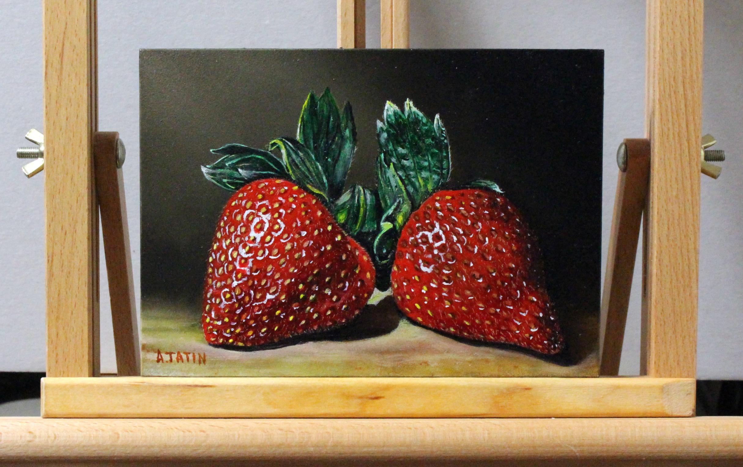<p>Kommentare des KünstlersZwei pralle Erdbeeren ziehen mit ihren leuchtenden Rottönen und üppigen grünen Kronen die Aufmerksamkeit auf sich.<br> Das Licht enthüllt ihre glänzende Oberfläche, während der Schatten ihrer Form Tiefe und Dimension