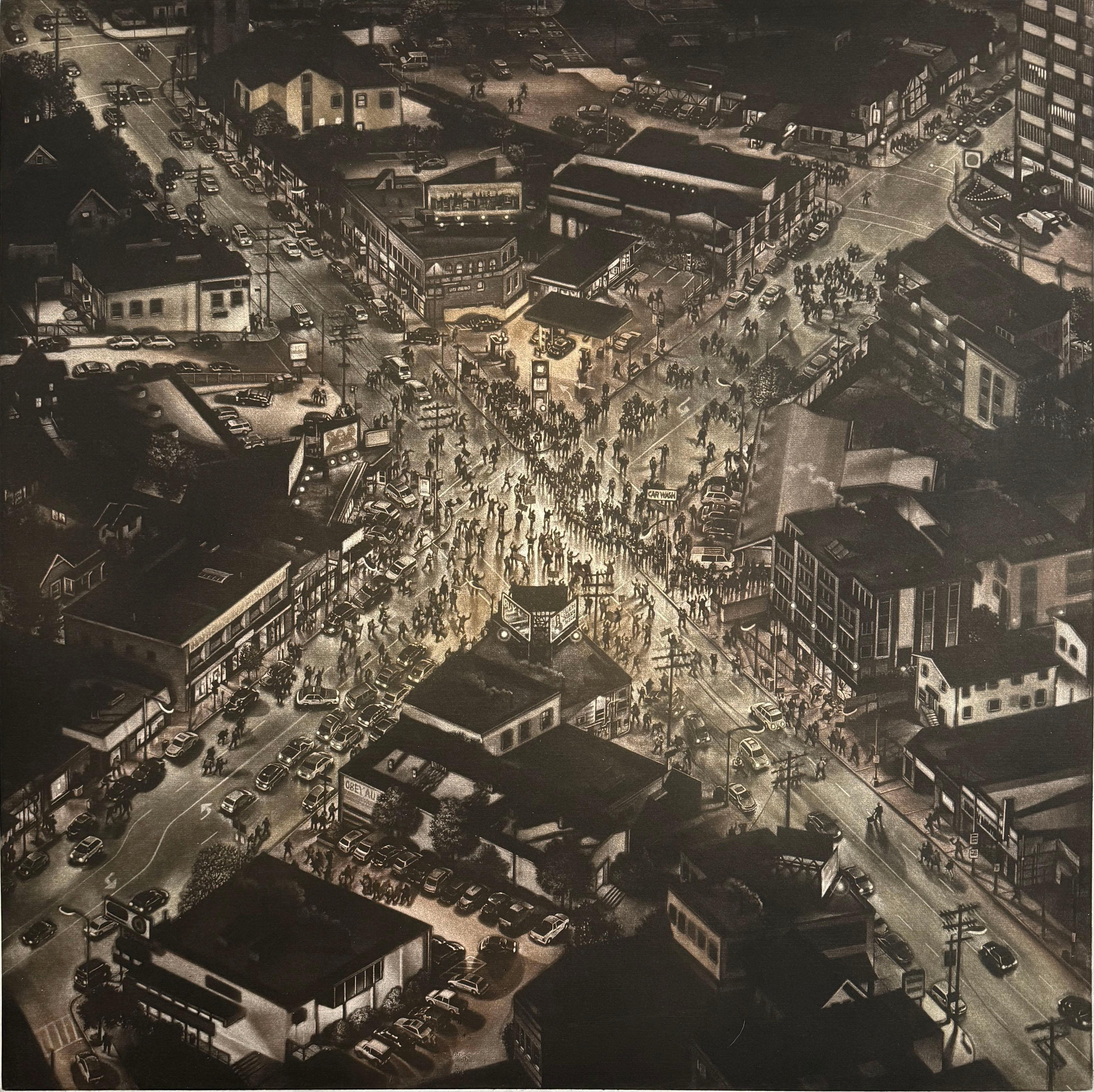 Ein spektakulärer Blick von oben auf eine wichtige Straßenkreuzung in einer Stadt, an der eine große Menschenansammlung oder ein Protest stattfindet. Wergers Schabkunstdrucke sind meisterhaft darin, eine Stimmung einzufangen und dem Betrachter eine