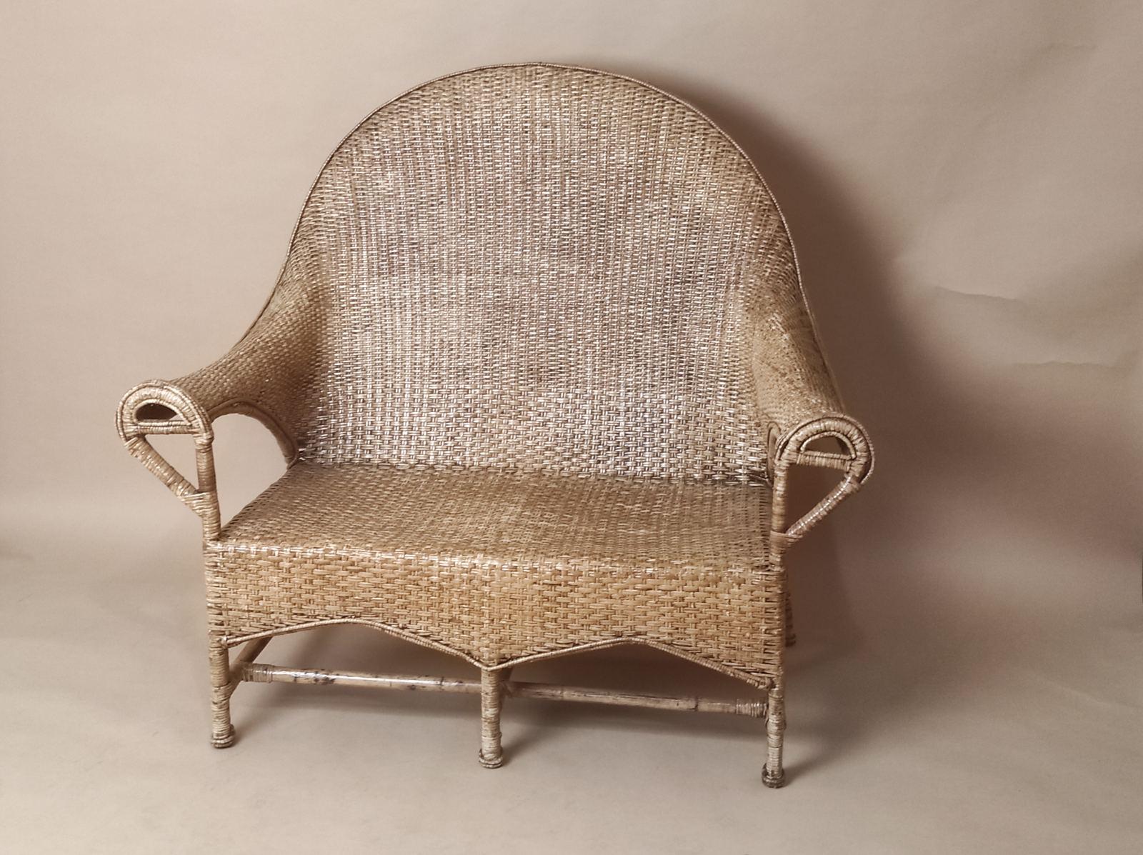Ensemble de canapés et de fauteuils à deux places et table basse en vannerie d'art et d'artisanat par Dryad and Co UK.1920s