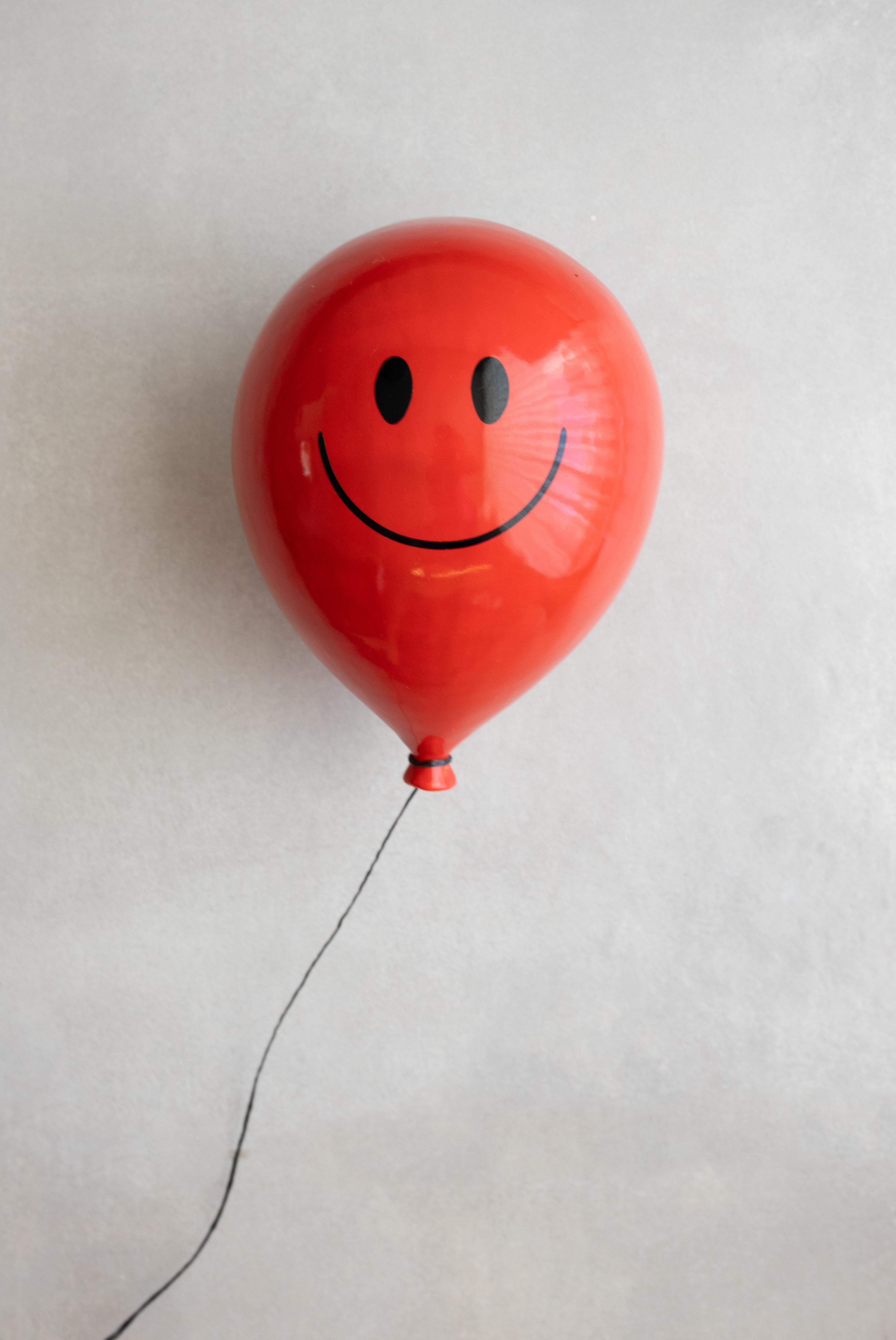 Deep Red glossy ceramic balloon sculpture handmade for wall, ceiling in vendita 6