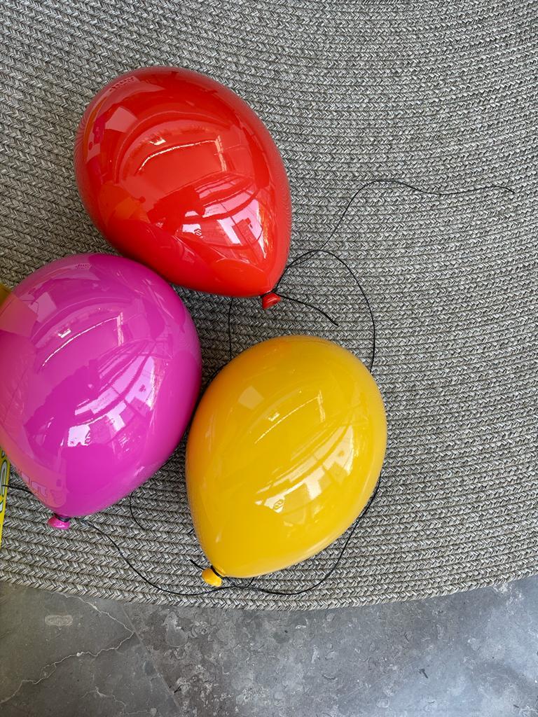 Escultura globo de cerámica brillante amarillo miel hecha a mano para pared, techo en venta 1
