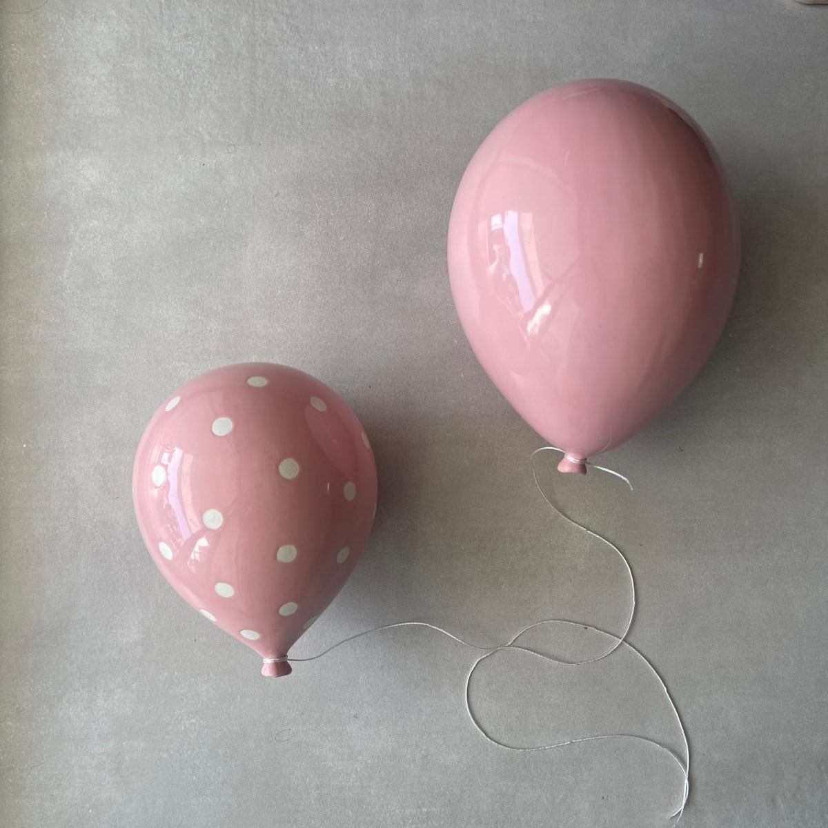Scultura di palloncini in ceramica lucida rosa Dot Dot fatta a mano per parete, soffitto - Sculpture di ArtArsouf