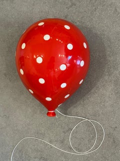 Scultura di palloncini in ceramica lucida Red Dot Dot fatta a mano per parete o soffitto  Grande