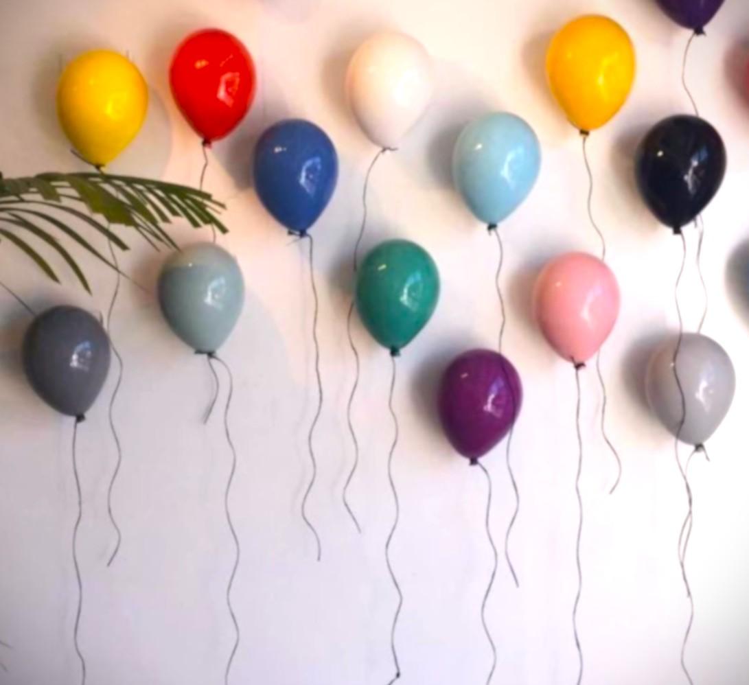 Set of 3 glossy ceramic balloons  - White, Light pink and Gray Sea Breeze - Sculpture by ArtArsouf