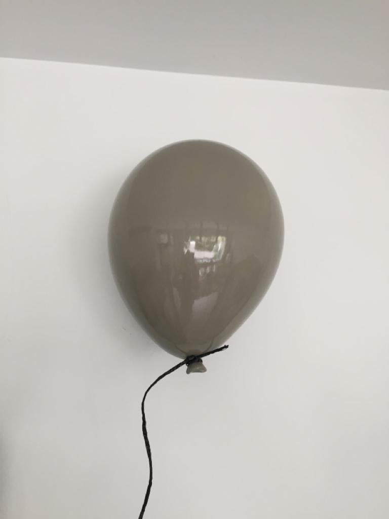 Set of 3 glossy ceramic balloons  - White, Light pink and Gray Sea Breeze For Sale 2