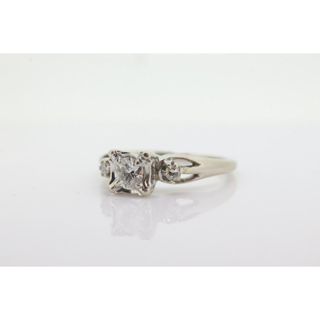 ARTCARVED 14k Gold Diamantring. Art geschnitzter quadratischer Kathedralen-Verlobungsring. Damen im Angebot