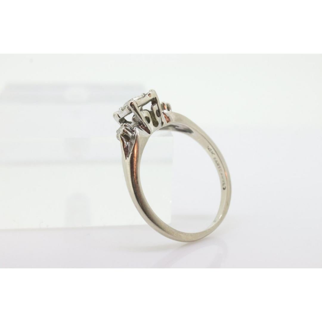 ARTCARVED 14k Gold Diamantring. Art geschnitzter quadratischer Kathedralen-Verlobungsring. im Angebot 3