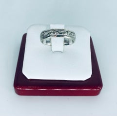 Geschnitzter Bandring mit künstlerischem Design 14k Weißgold