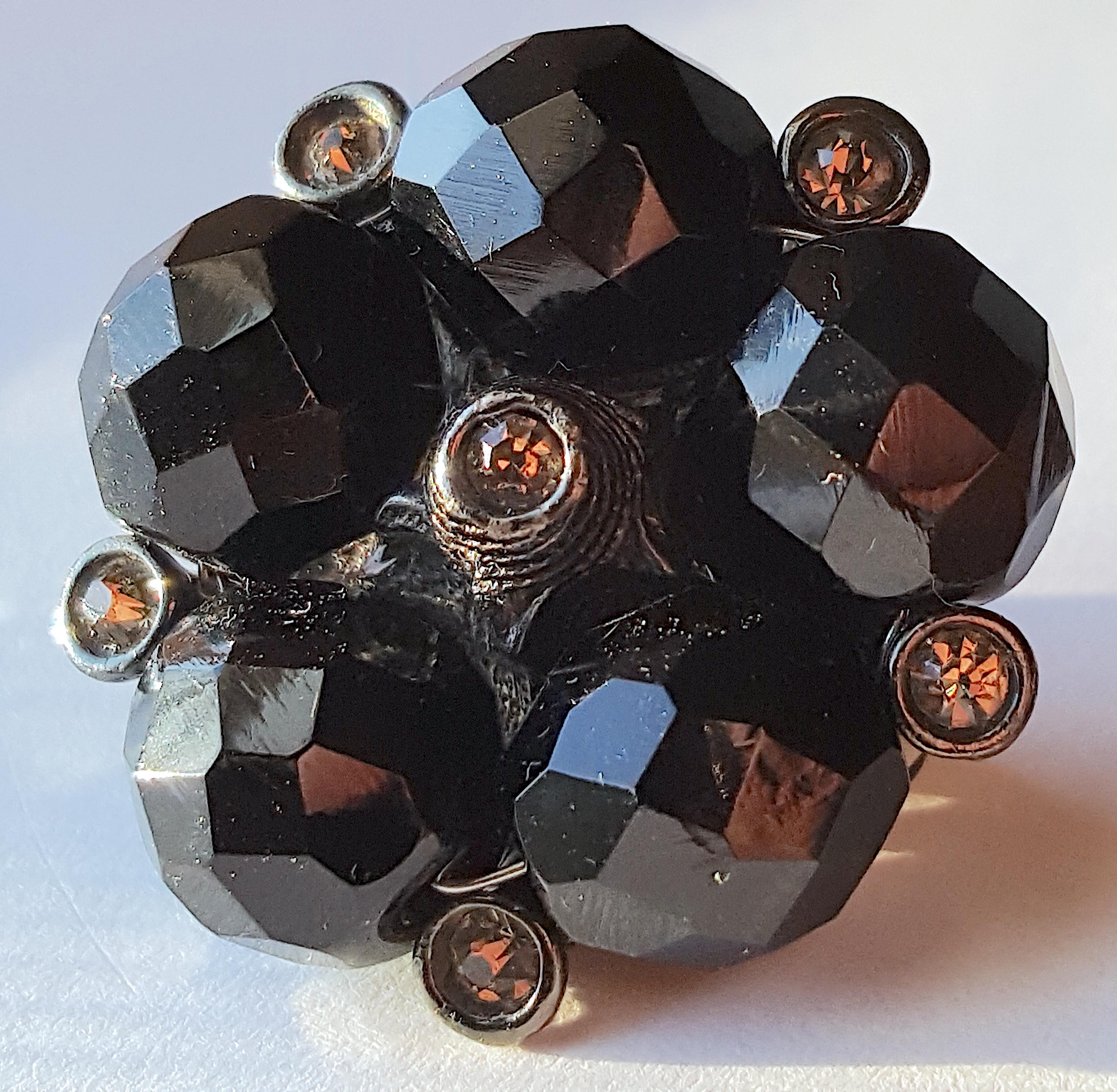 Art Deco 5Schwarze facettierte Diamanten-Spinels 6 Lünettenfassungen Cognacfarbene Diamanten-Ohrringe aus Seidenguss (Gemischter Schliff) im Angebot