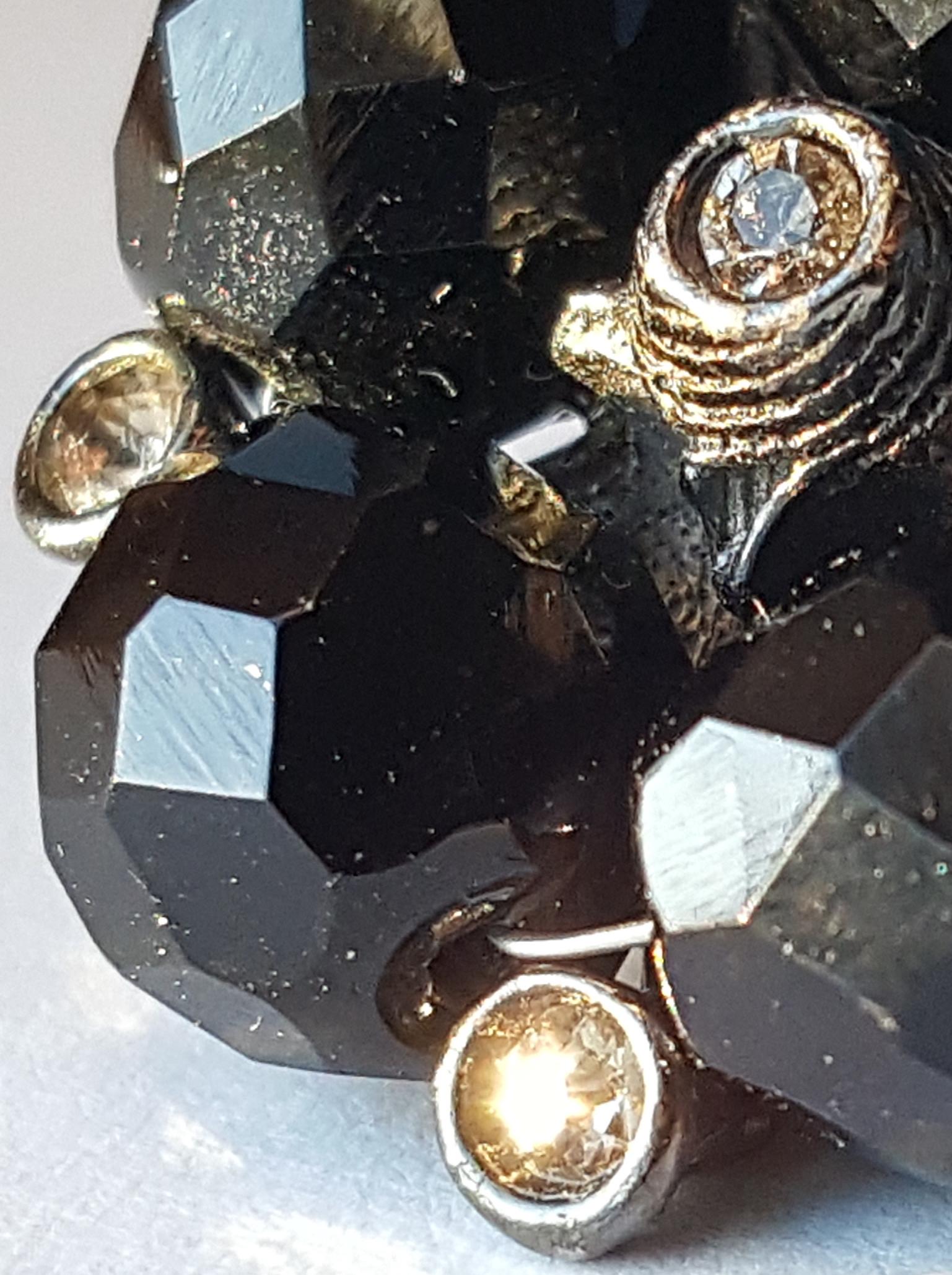 Art Deco 5Schwarze facettierte Diamanten-Spinels 6 Lünettenfassungen Cognacfarbene Diamanten-Ohrringe aus Seidenguss im Angebot 3