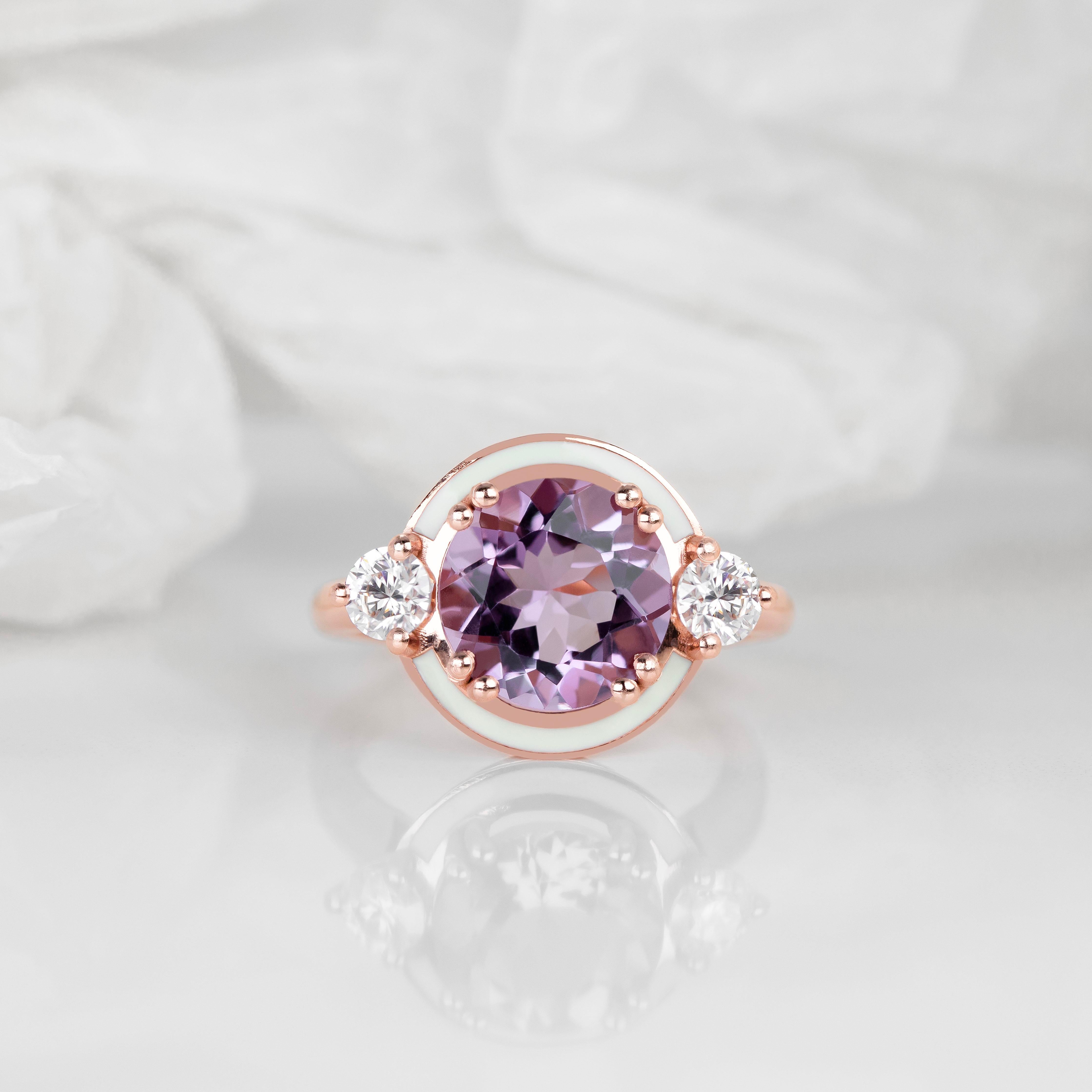 Anello Artdeco e Cocktail, ametista viola  e anello con pietra moissanite grezza, anello in oro 14K o argento 925, gioielli di Halloween, regalo di San Valentino, regalo di Natale.

Se lo desideri, puoi acquistare questo anello anche in oro 585. È