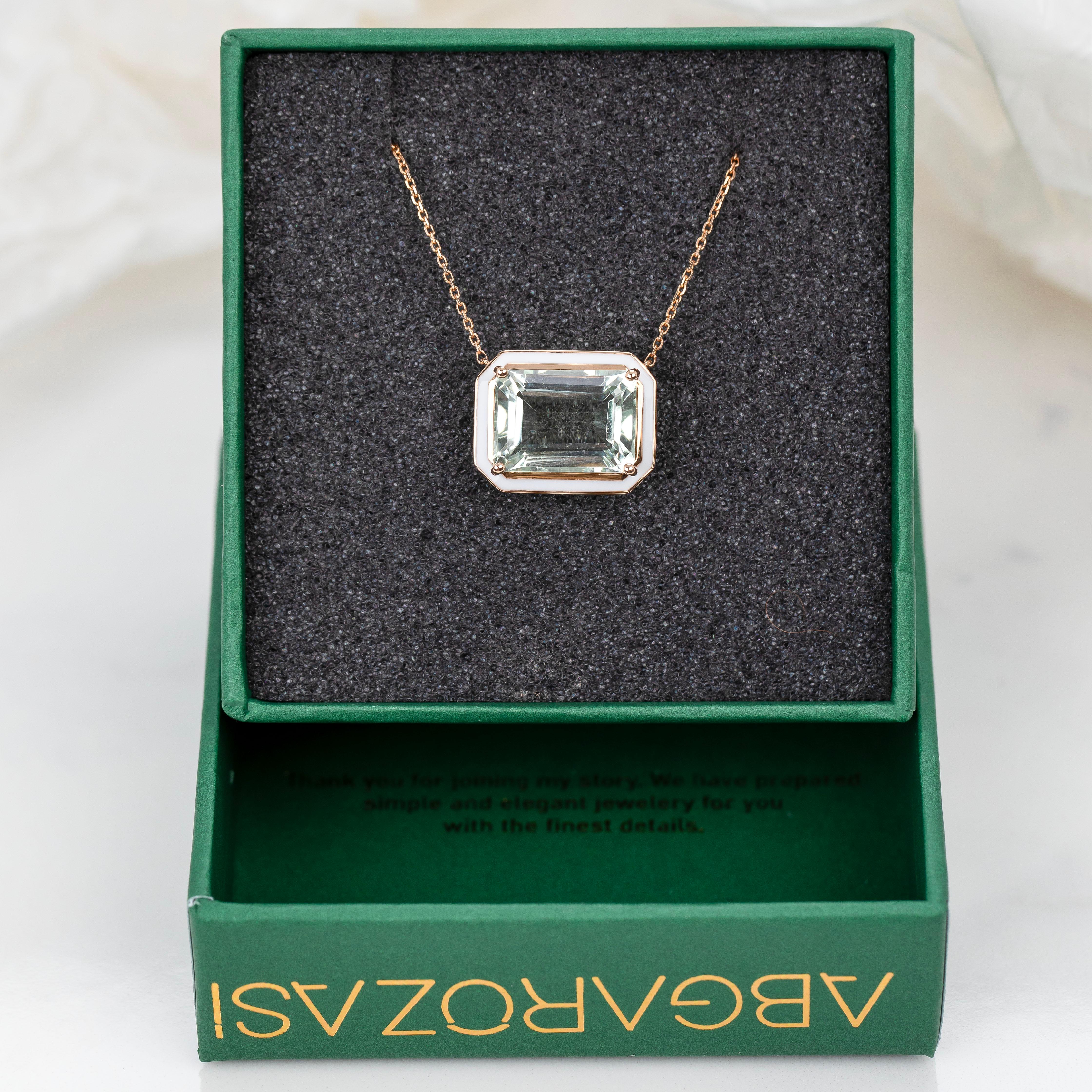 Emerald Cut Artdeco and Pendant Necklace, 6-7.00 ct Green Sapphire Stone Necklace, 14K Gold For Sale