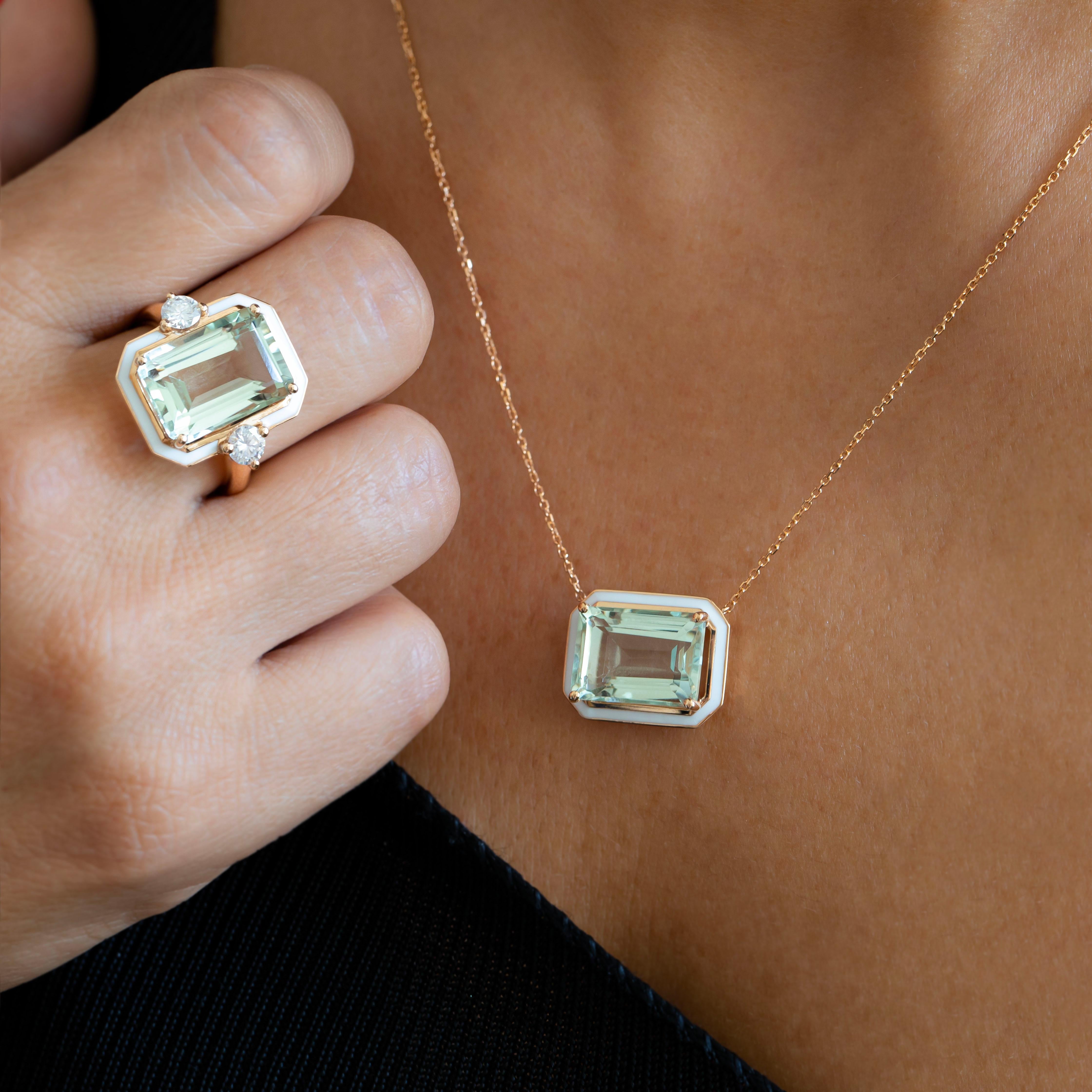 Artdeco and Pendant Necklace, 6-7.00 ct Green Sapphire Stone Necklace, 14K Gold For Sale 1