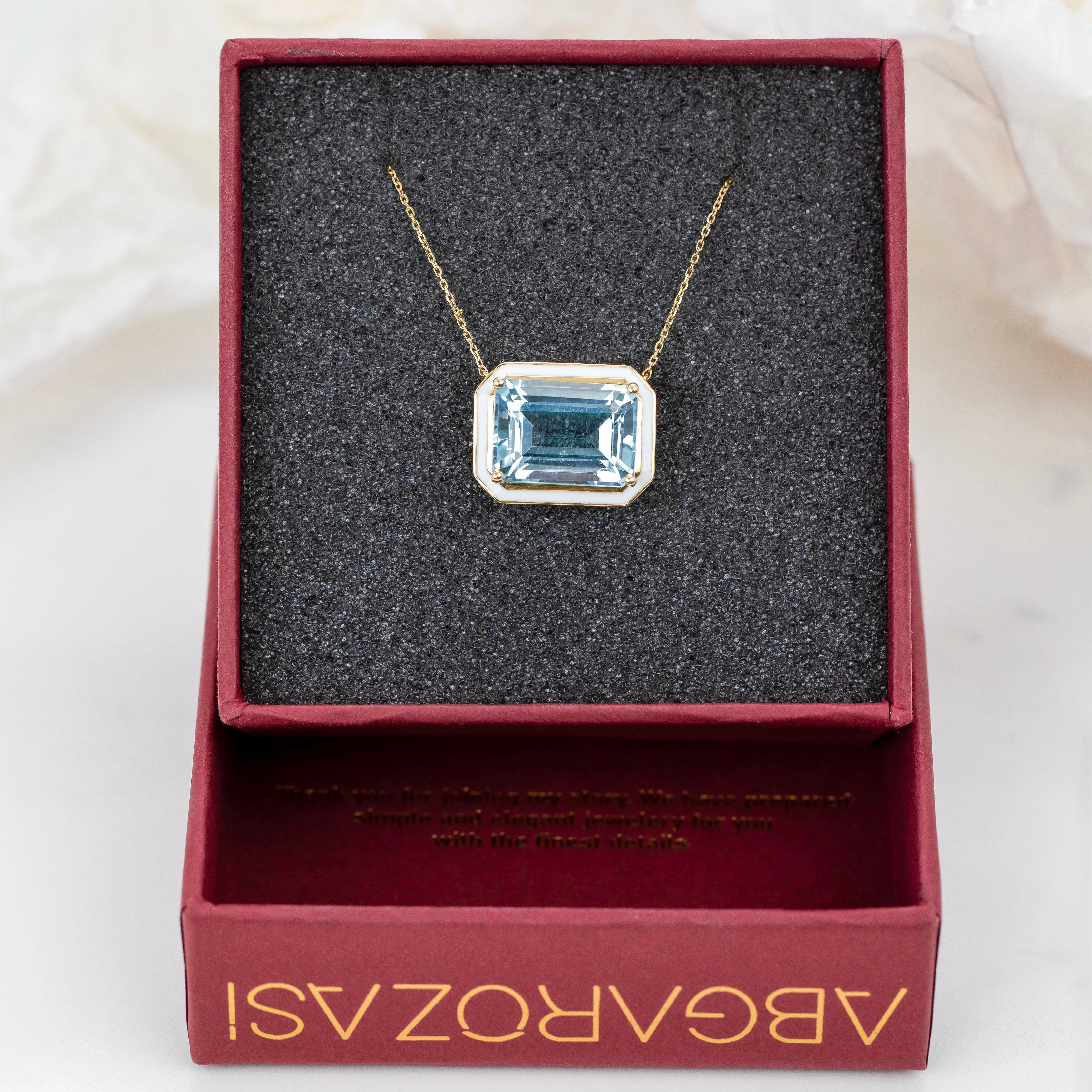 Collier Artdeco et pendentif, 6-7.00 ct Sky Topaz Stone Necklace, 14K Gold Pour femmes en vente