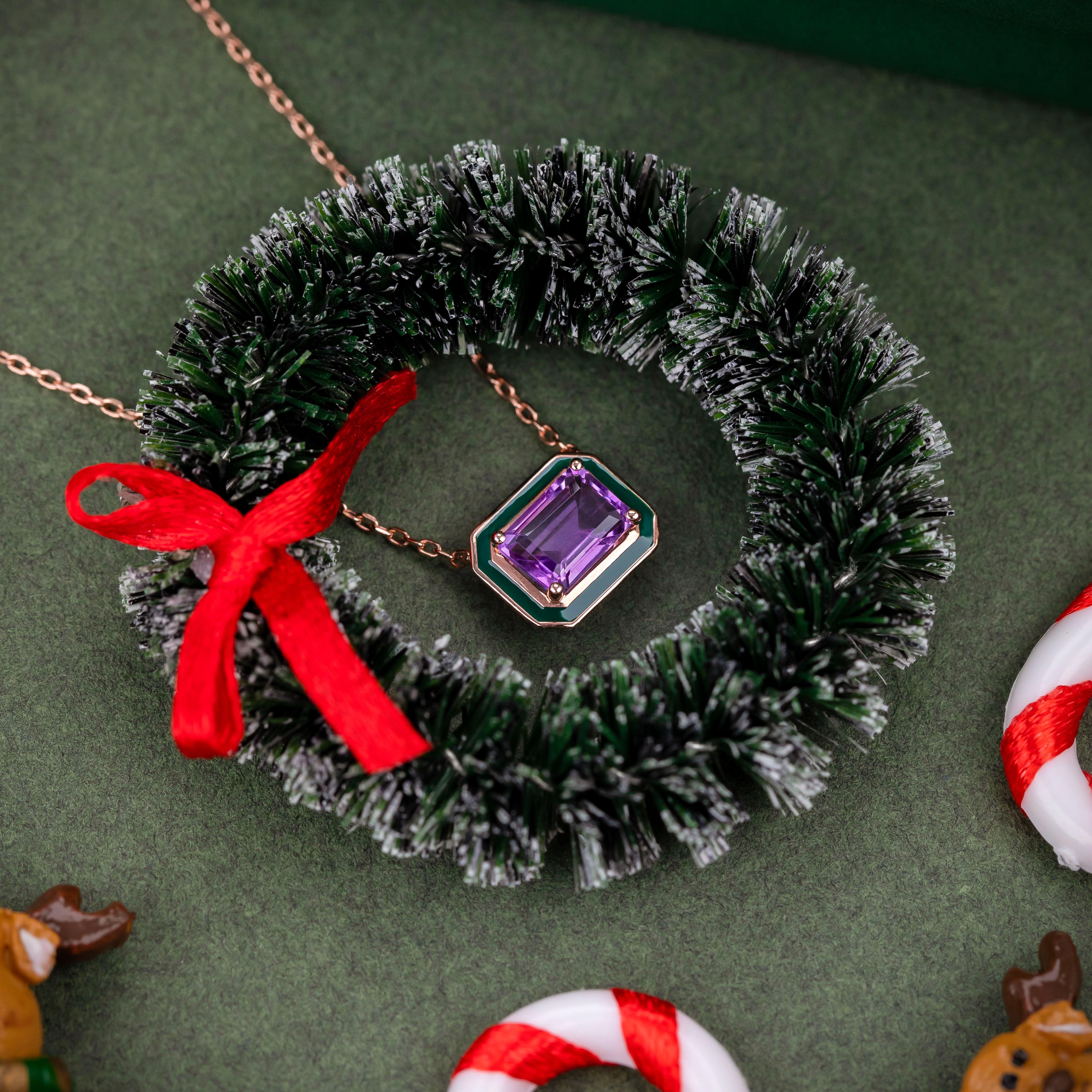 Artdeco and Pendant Necklace,  0.90-1.00 ct Amethyst Stone Necklace, 14K Gold 

Art Deco Amethyst Necklace with Enamel Detailing

Main Stone:0.90-1.00ct Emerald-Cut Amethyst Stone
Necklace length 42 cm (16.54 inches)
14K Rose Solid Gold.
With