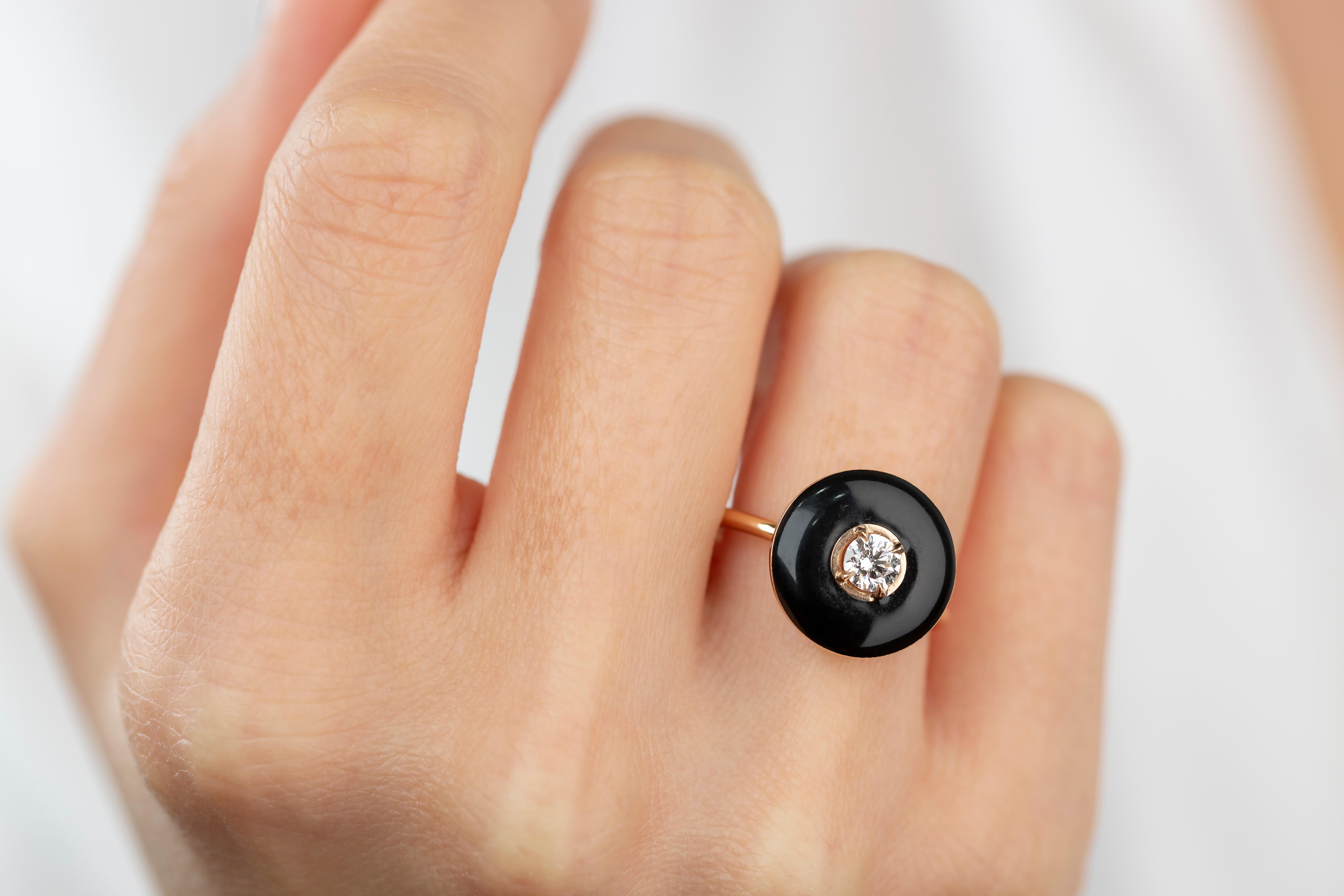 Art Deco Diamond Ring, Artdeco Pear Shape Rosecut Black Enameled Rose Gold Ring With Pave Setting Engagement Statement Ring created by hands from ring to the stone shapes. 

J'ai utilisé un émail noir brillant pour faire apparaître un diamant de