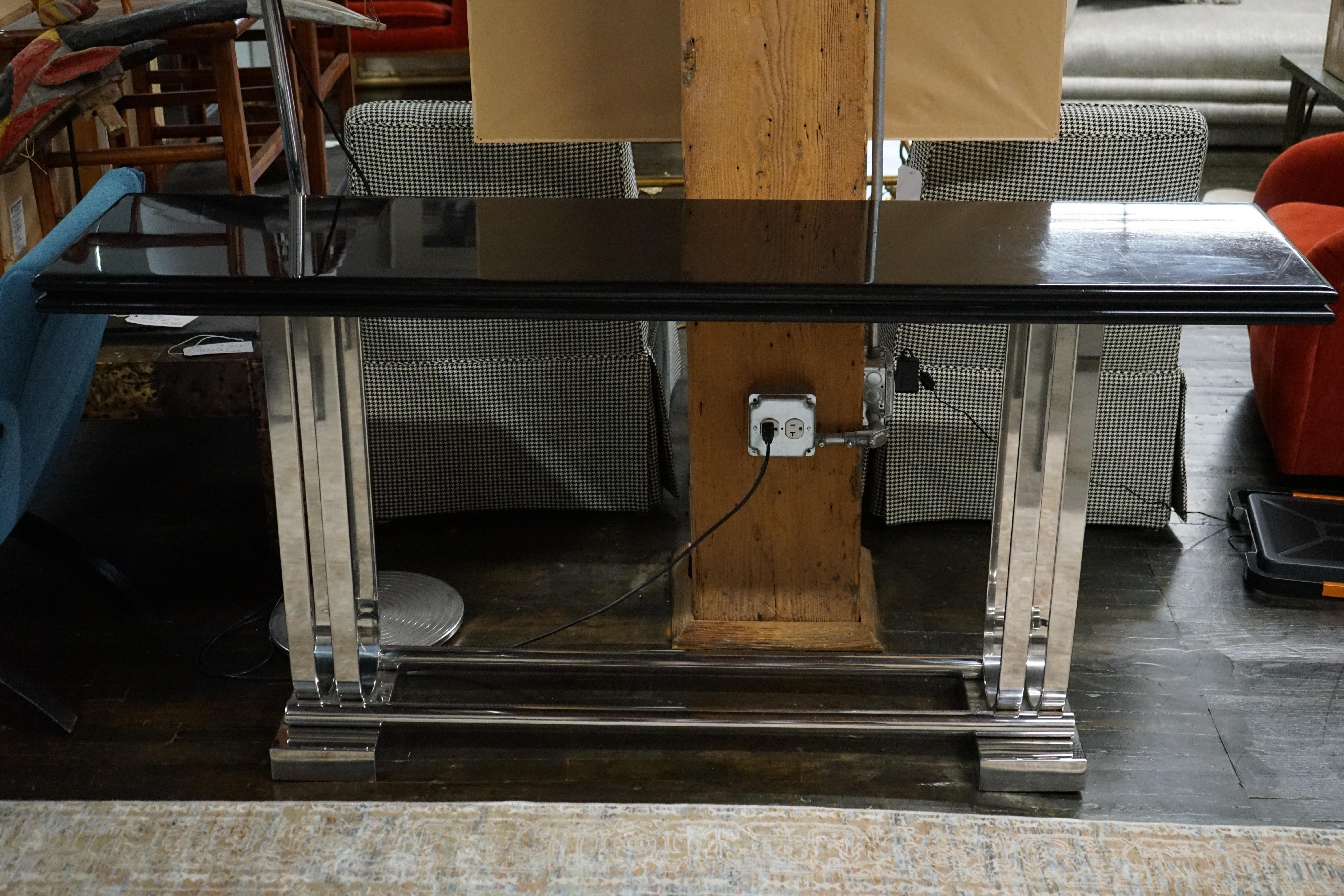 Art déco Table console ArtDeco avec base en chrome poli et plateau en laque noire en vente