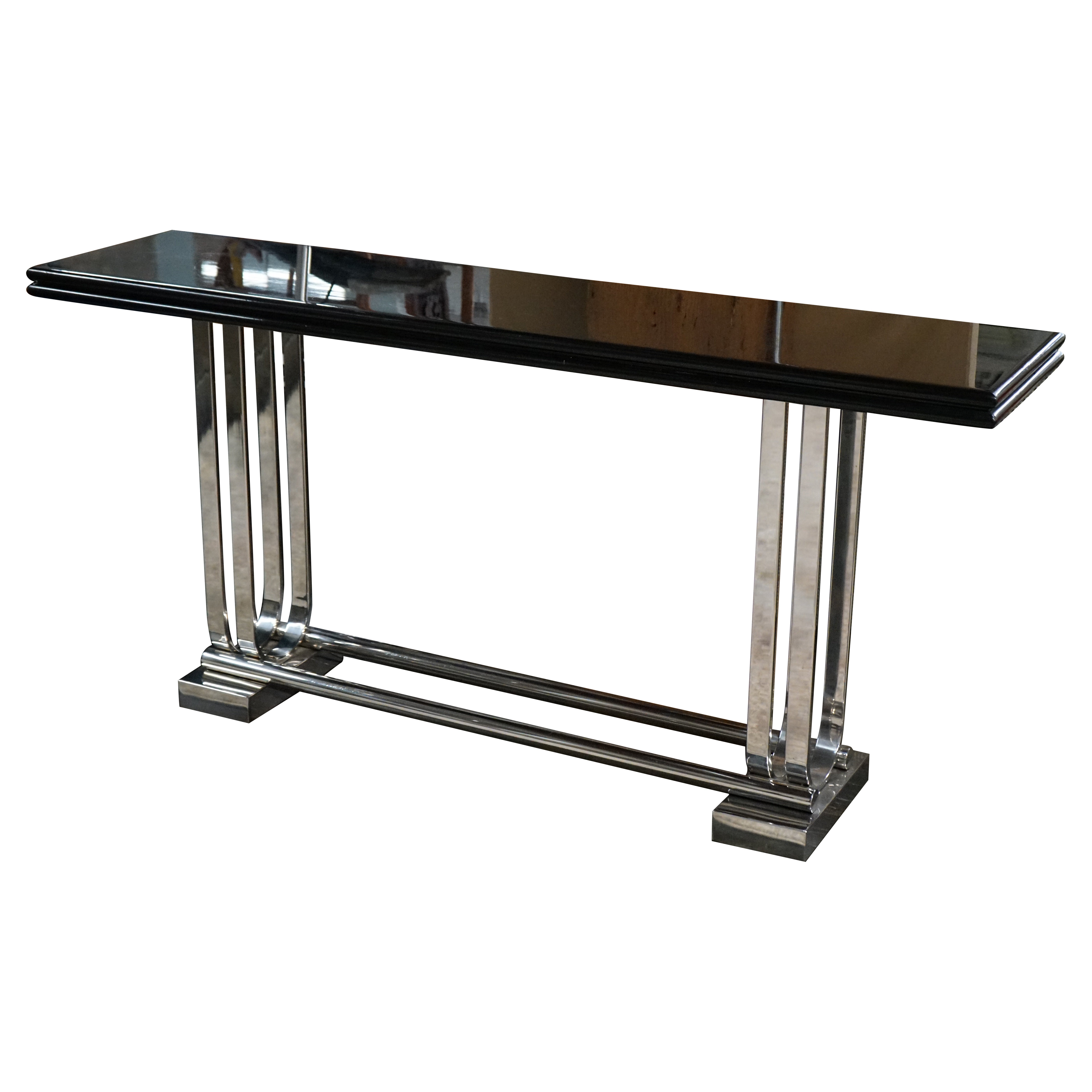 Table console ArtDeco avec base en chrome poli et plateau en laque noire en vente